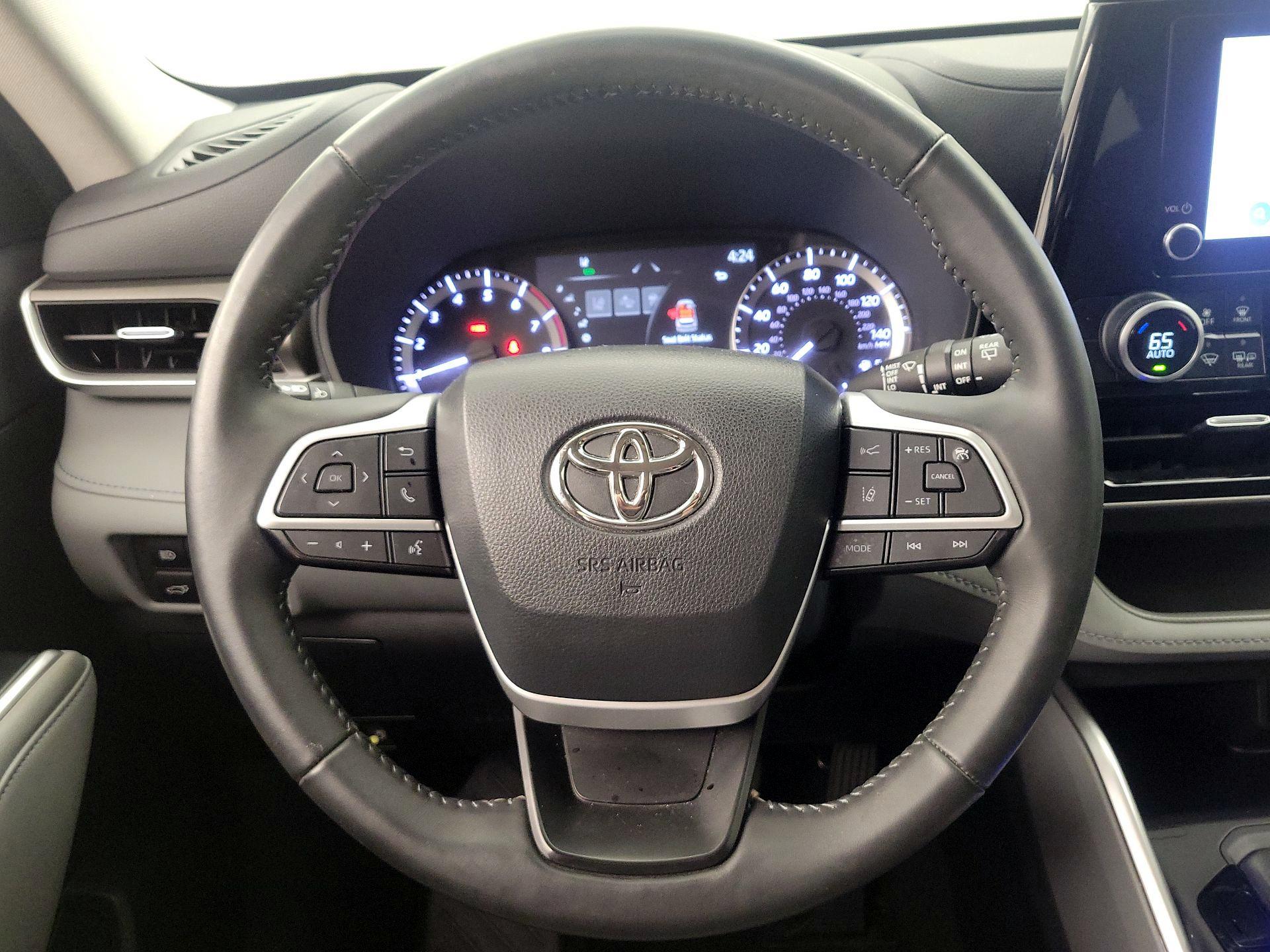 Thumbnail: 2023 Toyota Highlander - 10
