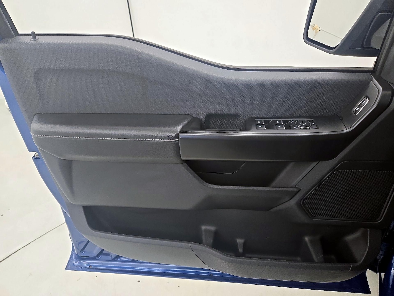 2025 Ford F-150 STX - Photo 13