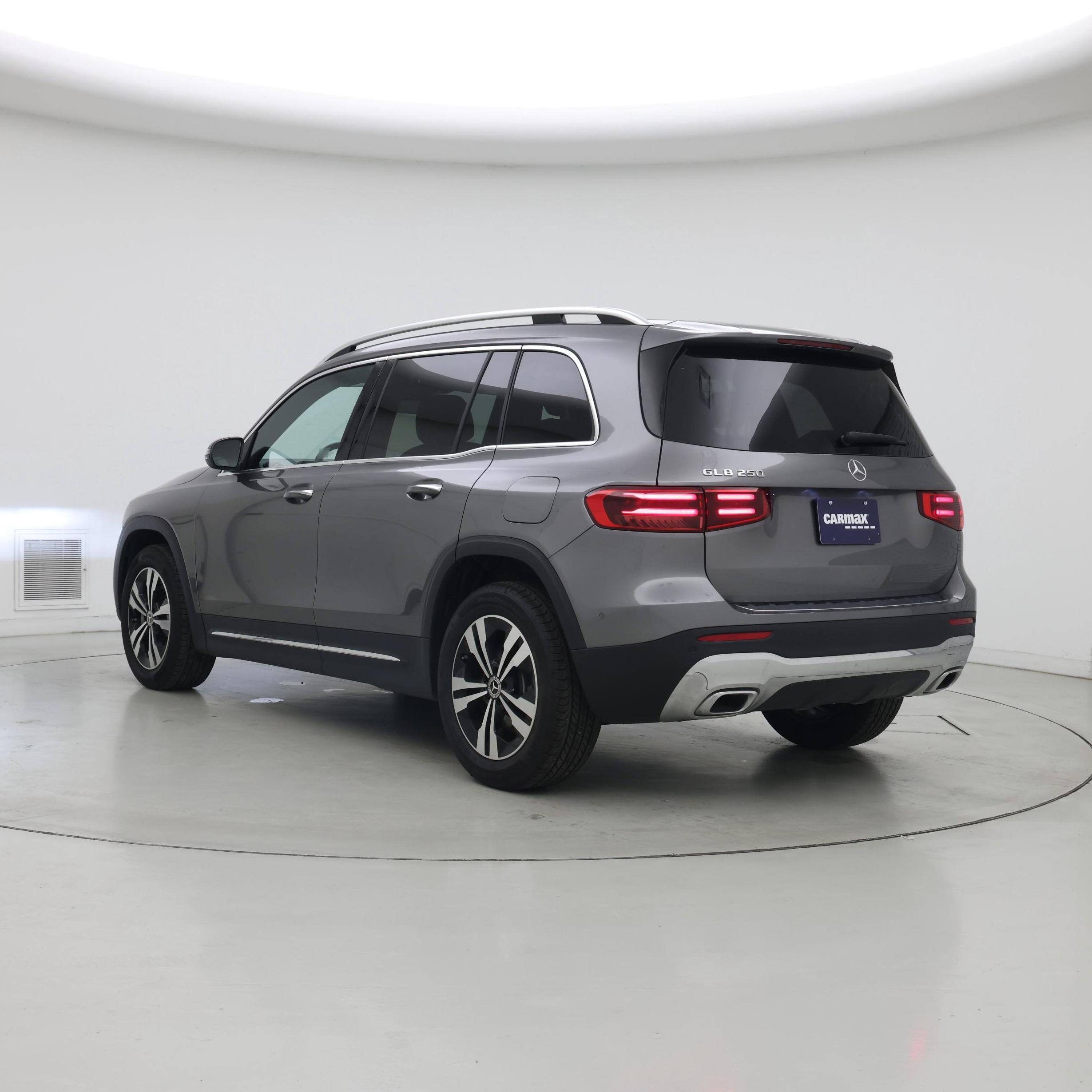 Thumbnail: 2025 Mercedes-Benz GLB - 2