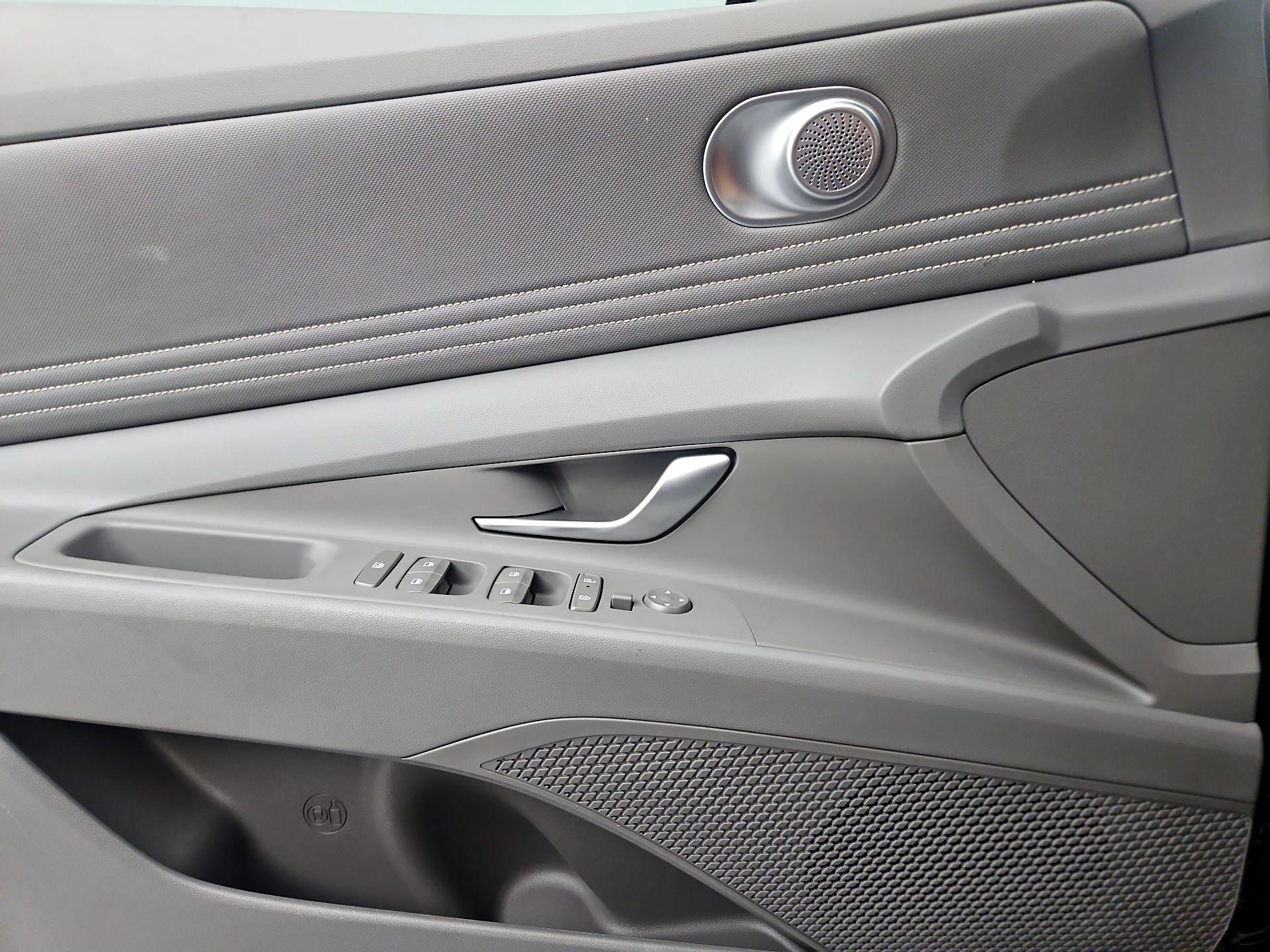 Thumbnail: 2024 Hyundai Elantra - 10
