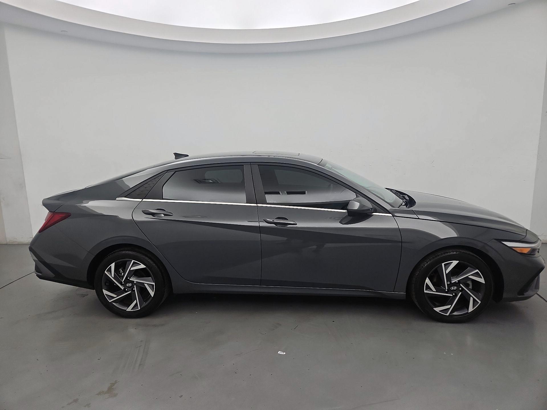 Thumbnail: 2024 Hyundai Elantra - 4