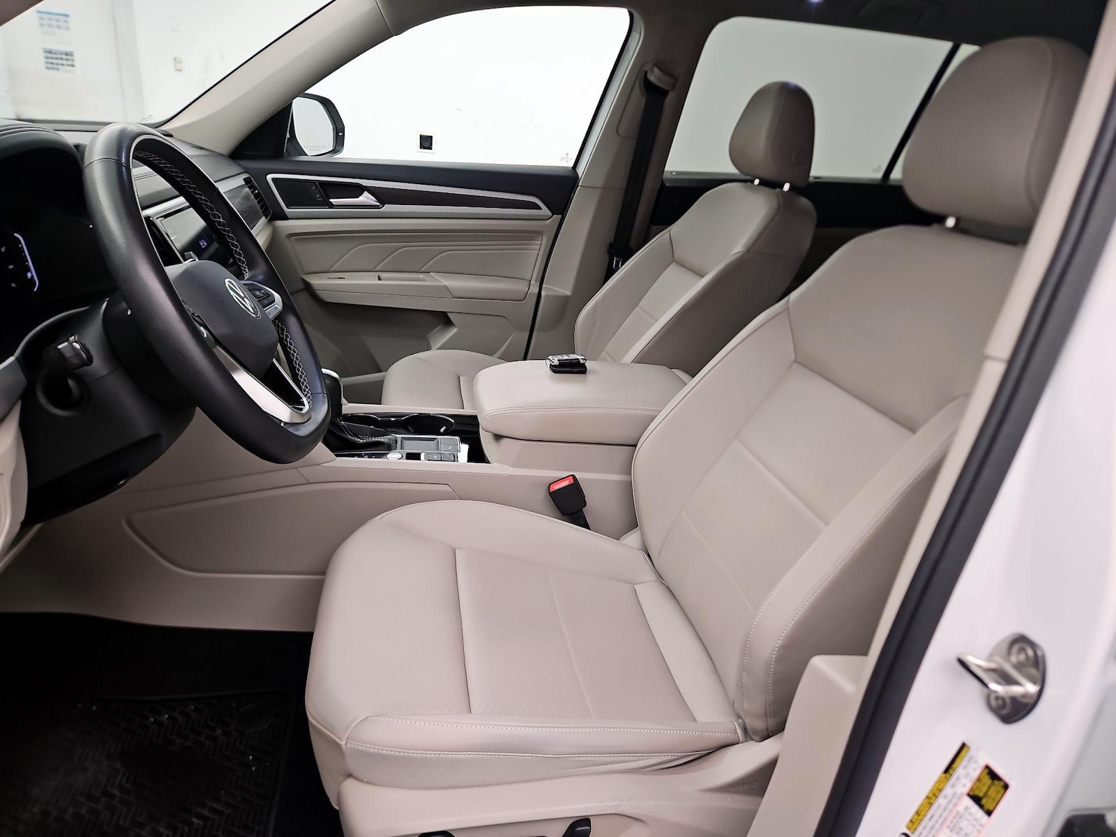 2022 Volkswagen Atlas SE w/Tech - Photo 10