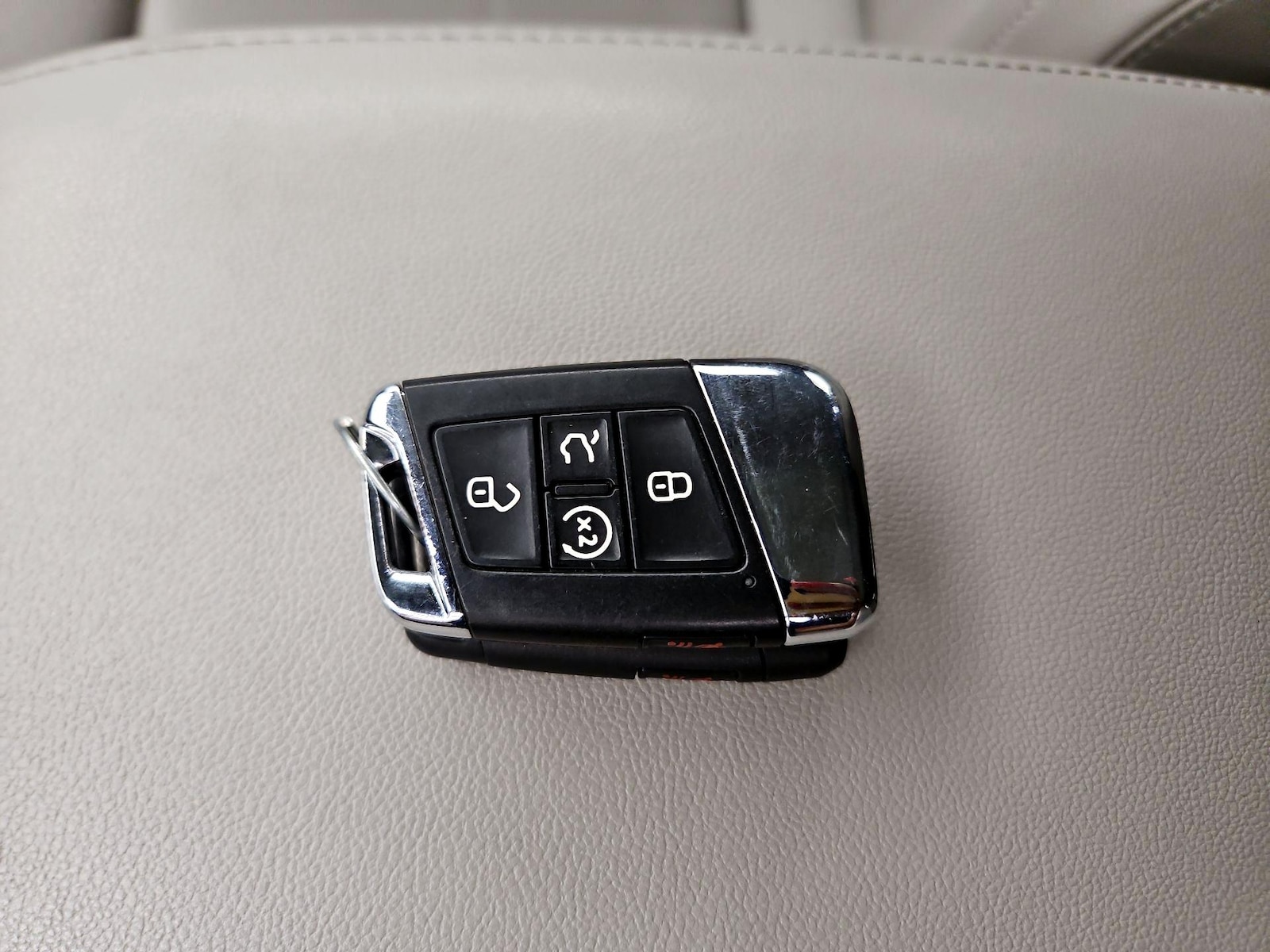 2022 Volkswagen Atlas SE w/Tech - Photo 22