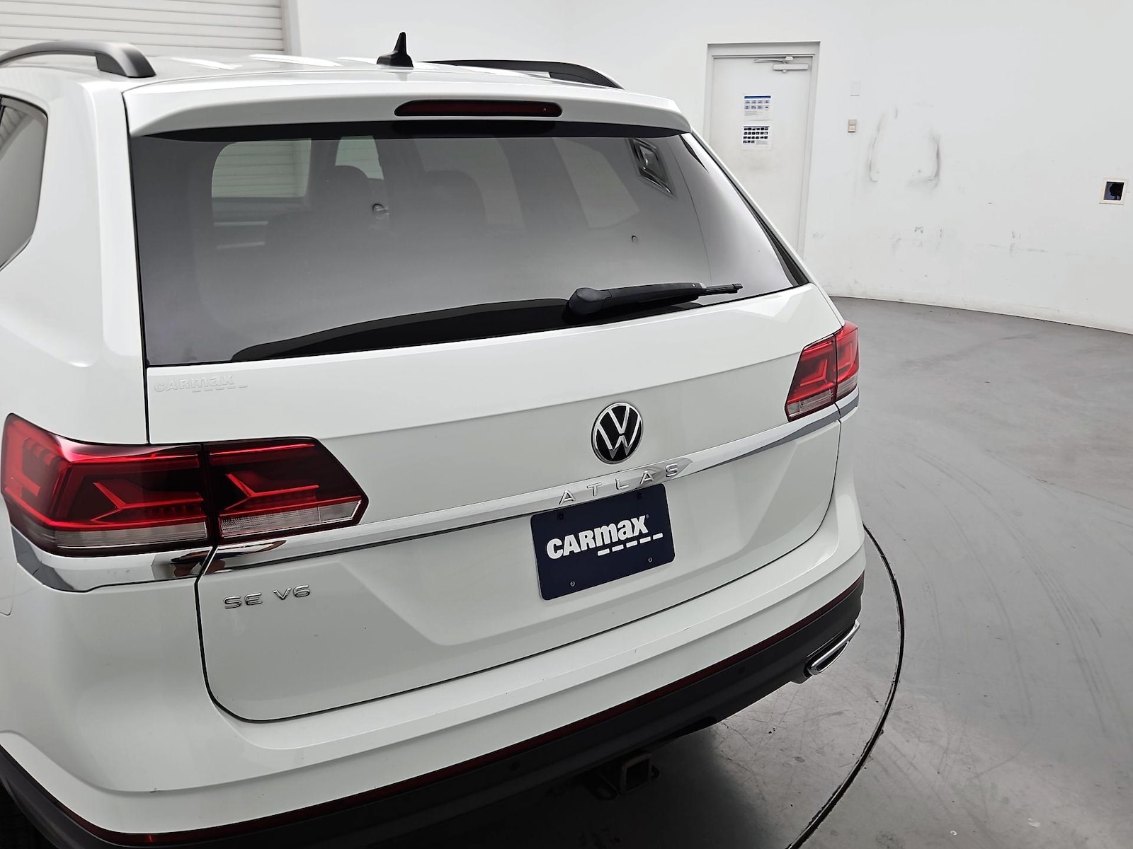 2022 Volkswagen Atlas SE w/Tech - Photo 6