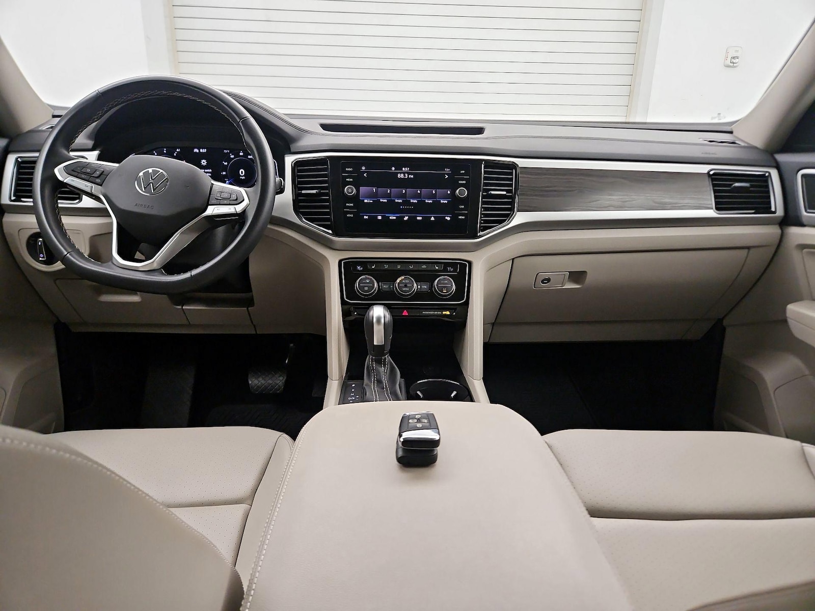 2022 Volkswagen Atlas SE w/Tech - Photo 8