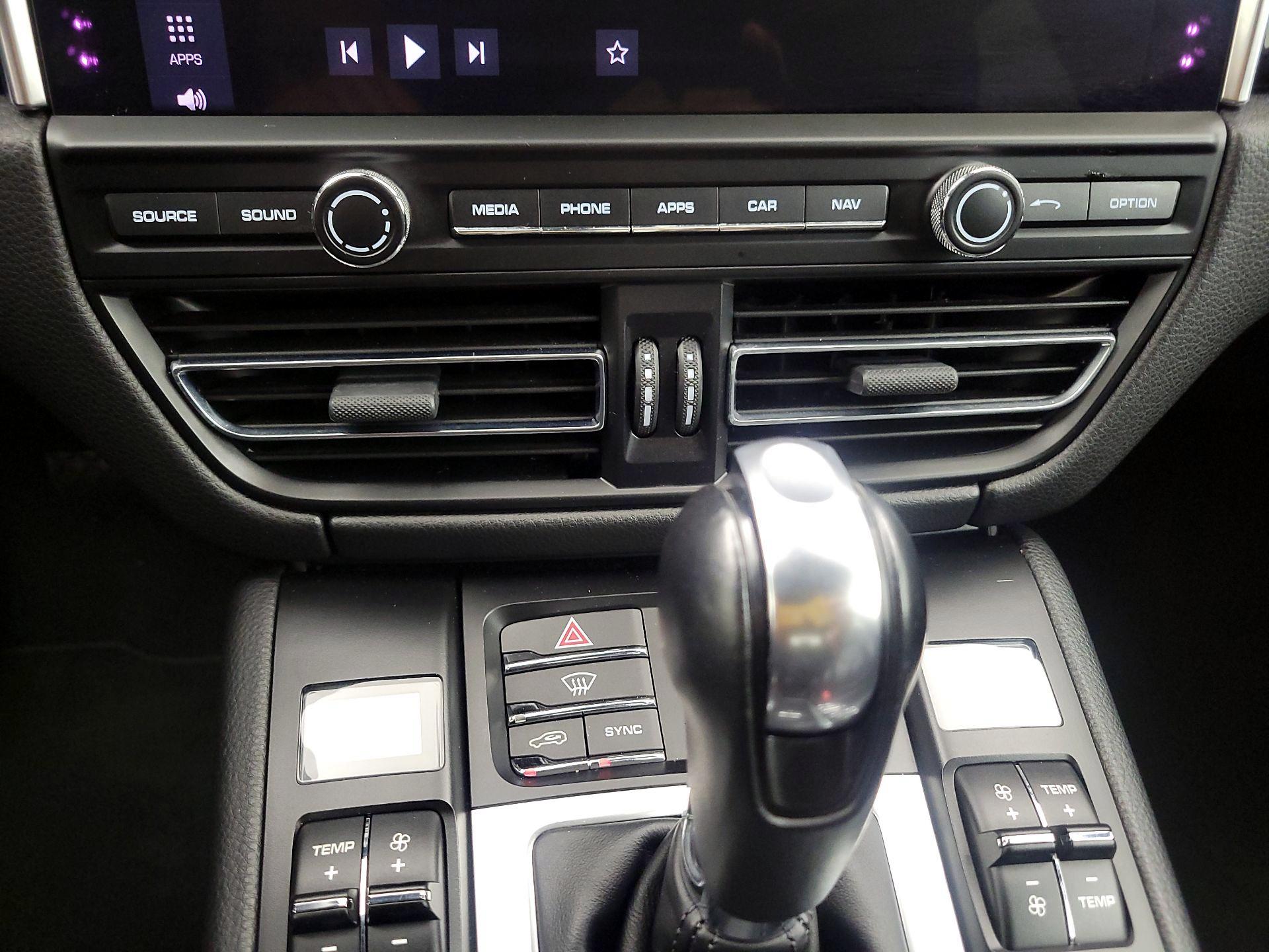 Thumbnail: 2020 Porsche Macan - 16
