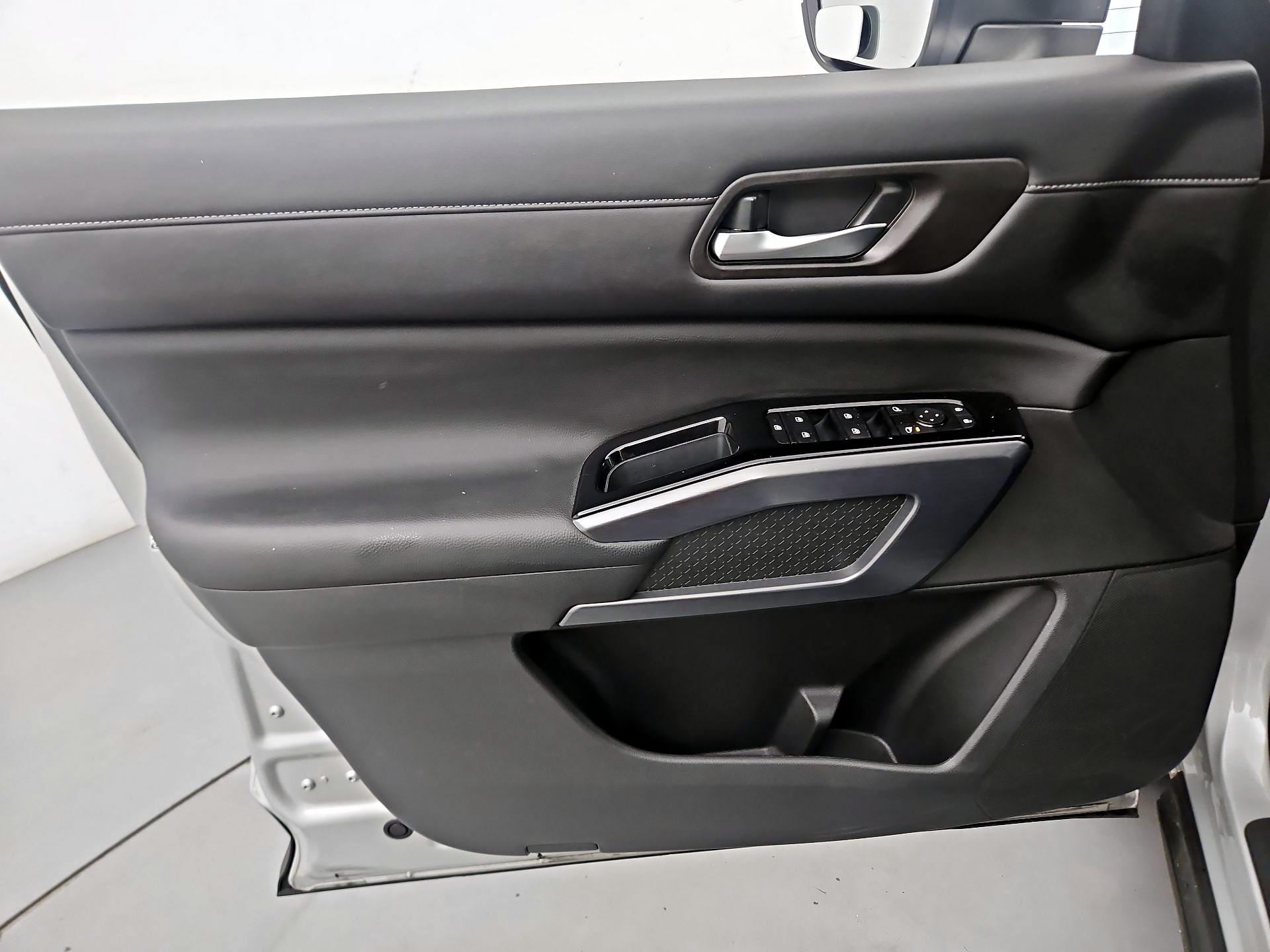 Thumbnail: 2023 Nissan Pathfinder - 12