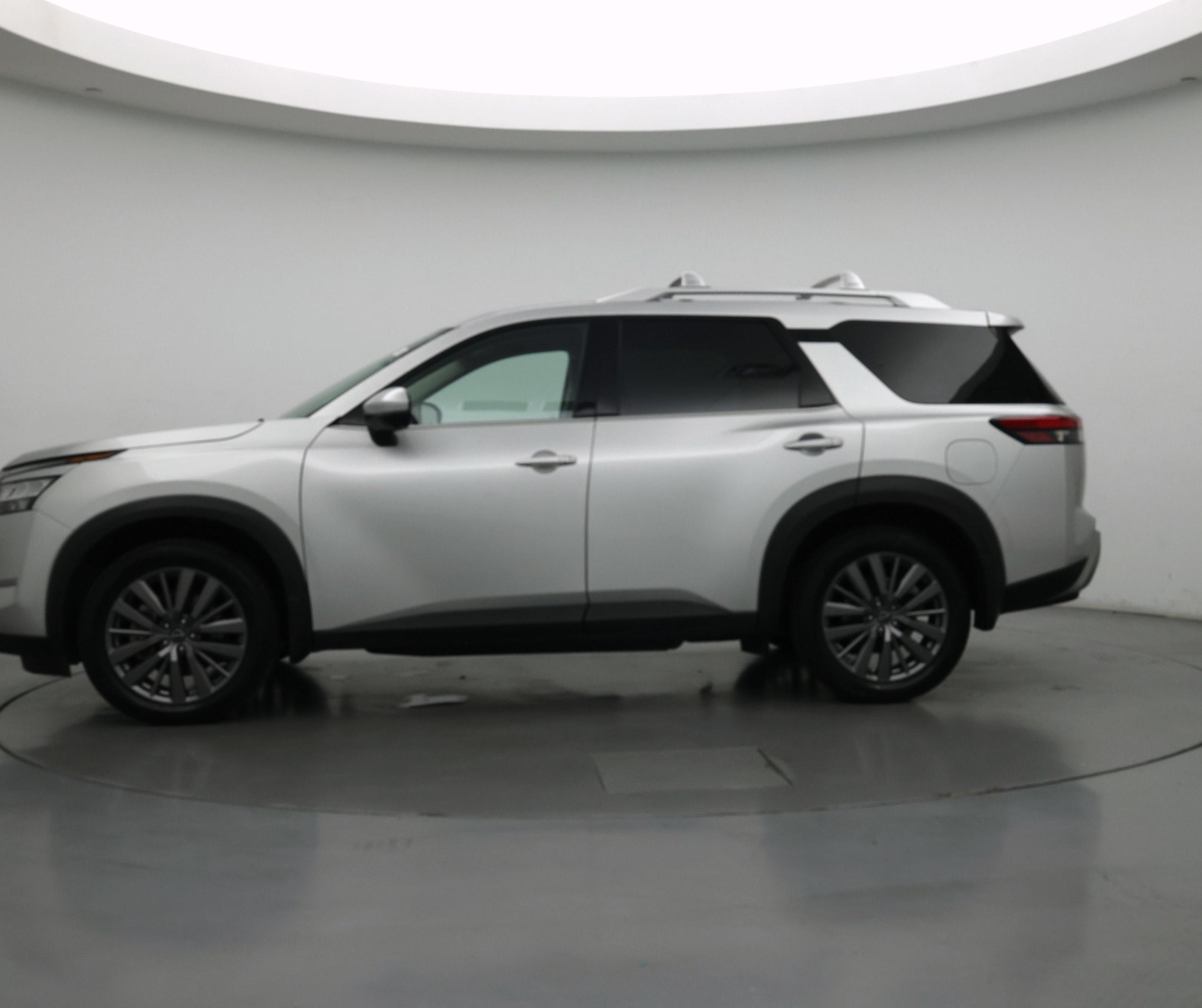 Thumbnail: 2023 Nissan Pathfinder - 3