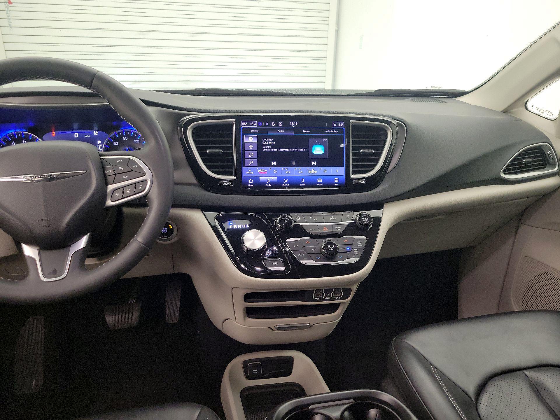 Thumbnail: 2023 Chrysler Pacifica - 9