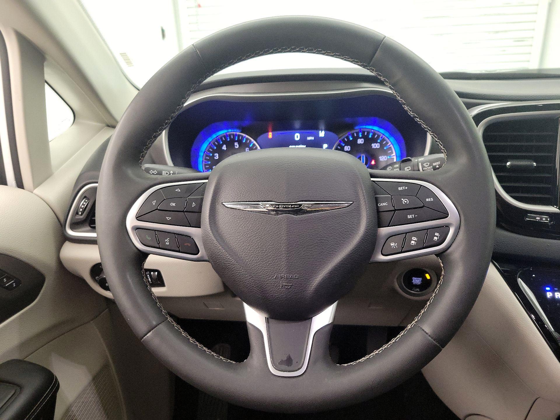 Thumbnail: 2023 Chrysler Pacifica - 10