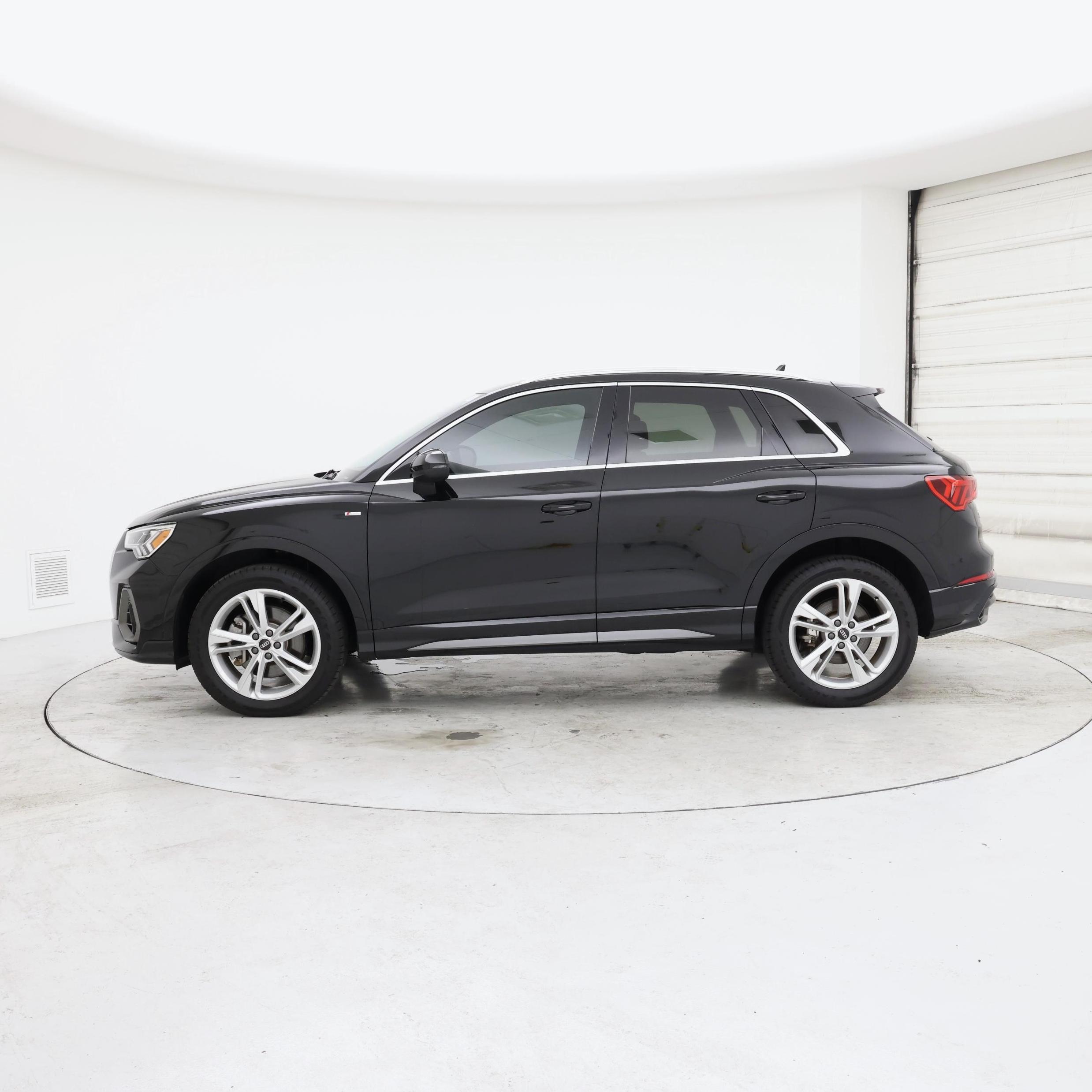 Thumbnail: 2022 Audi Q3 - 3