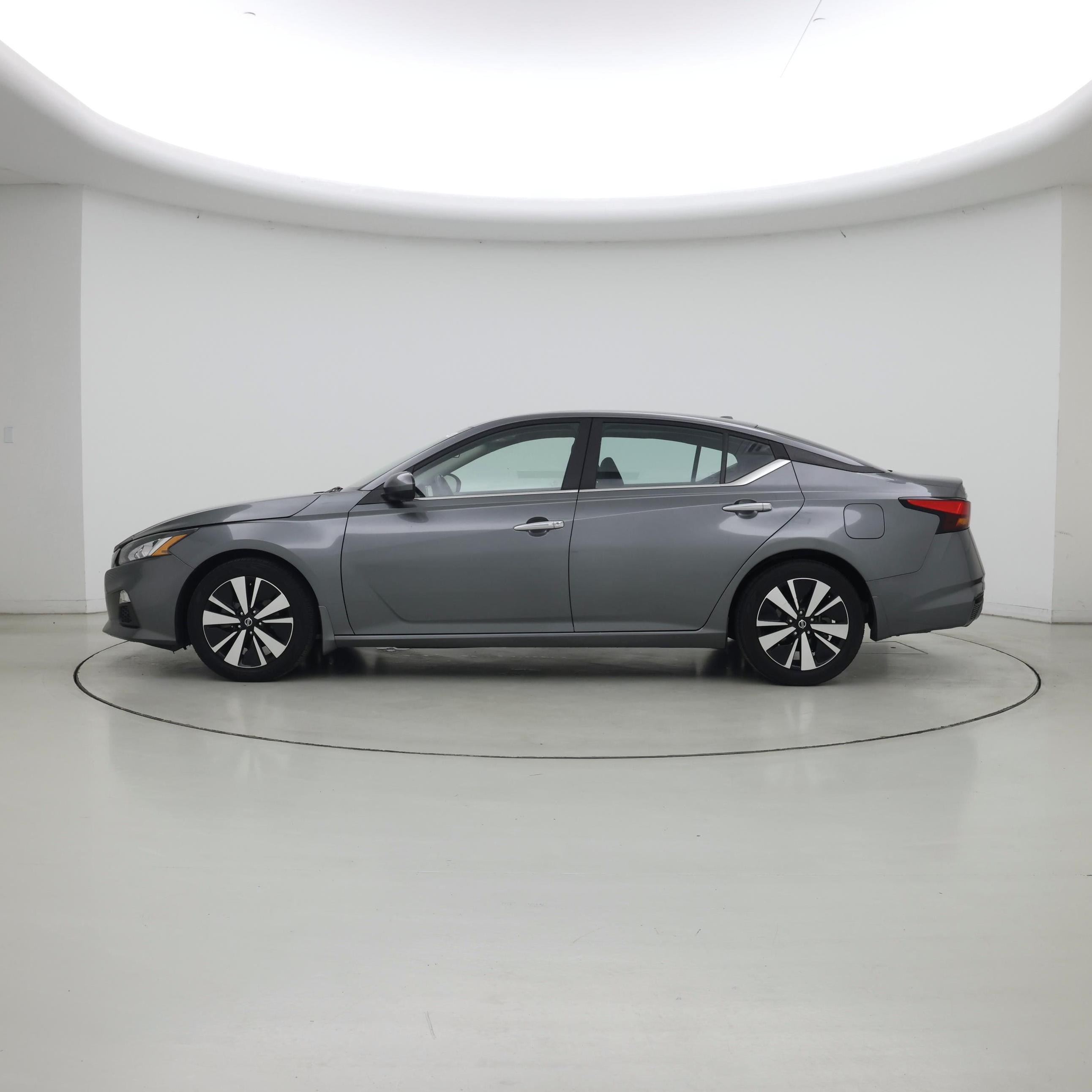 Thumbnail: 2021 Nissan Altima - 3