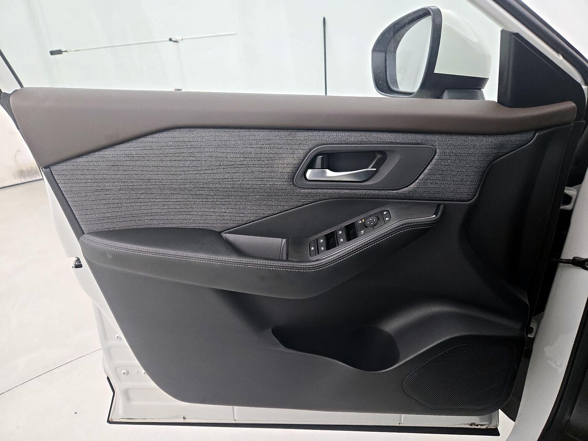 Thumbnail: 2023 Nissan Rogue - 12