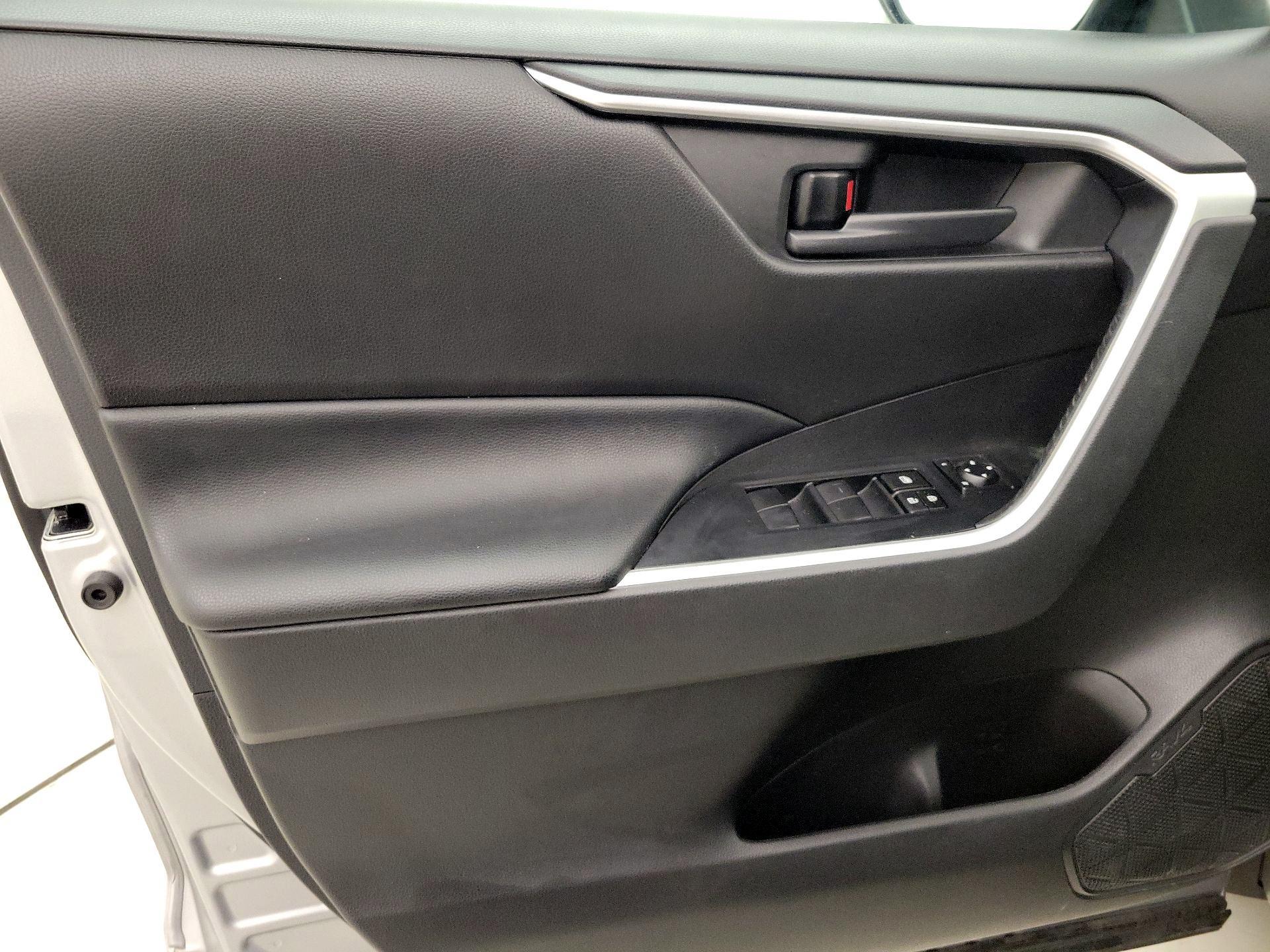 Thumbnail: 2021 Toyota RAV4 - 12