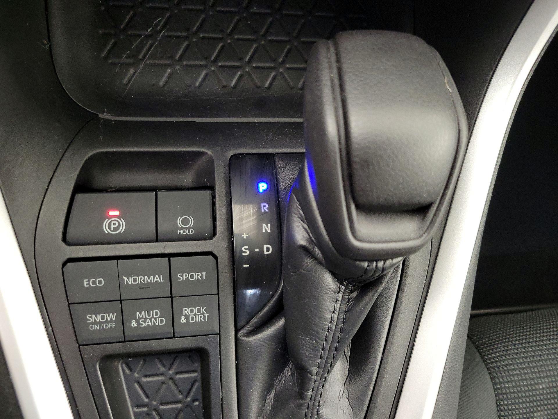 Thumbnail: 2021 Toyota RAV4 - 17