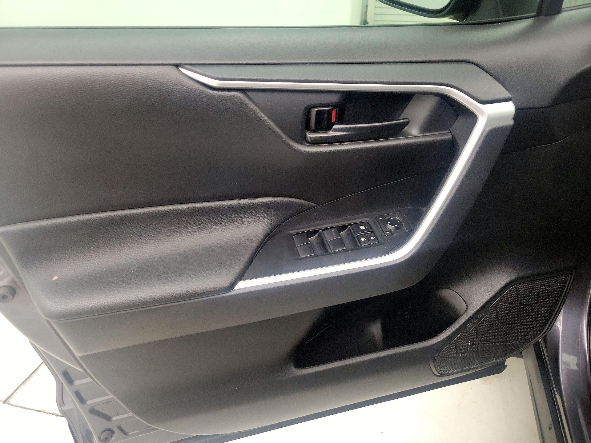 Thumbnail: 2021 Toyota RAV4 - 12