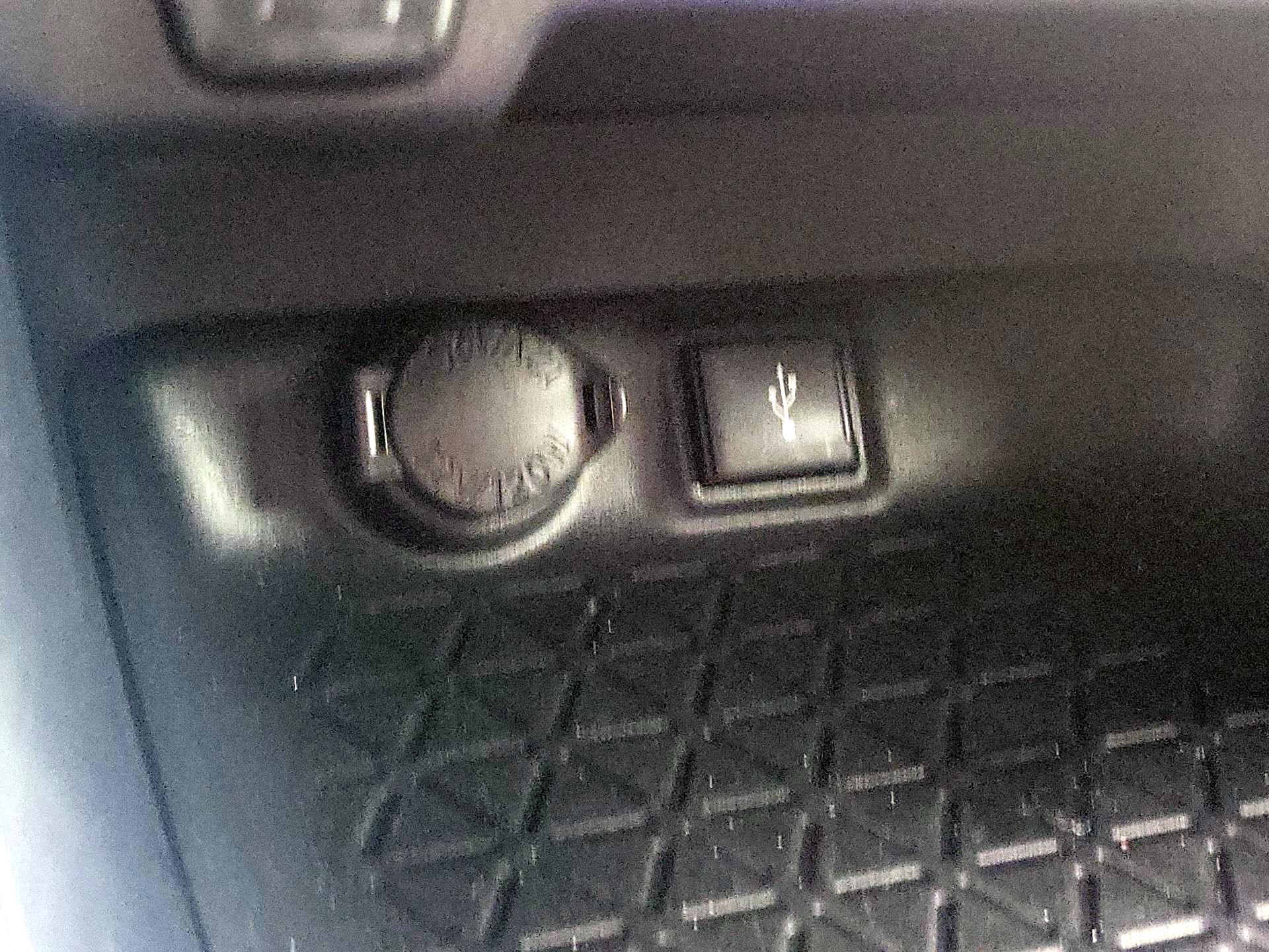 Thumbnail: 2021 Toyota RAV4 - 18