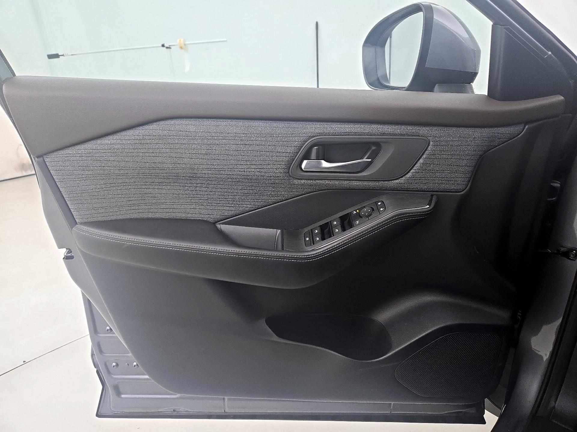 Thumbnail: 2023 Nissan Rogue - 12