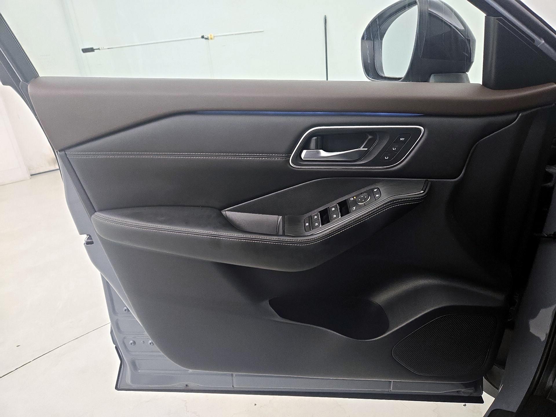Thumbnail: 2023 Nissan Rogue - 12