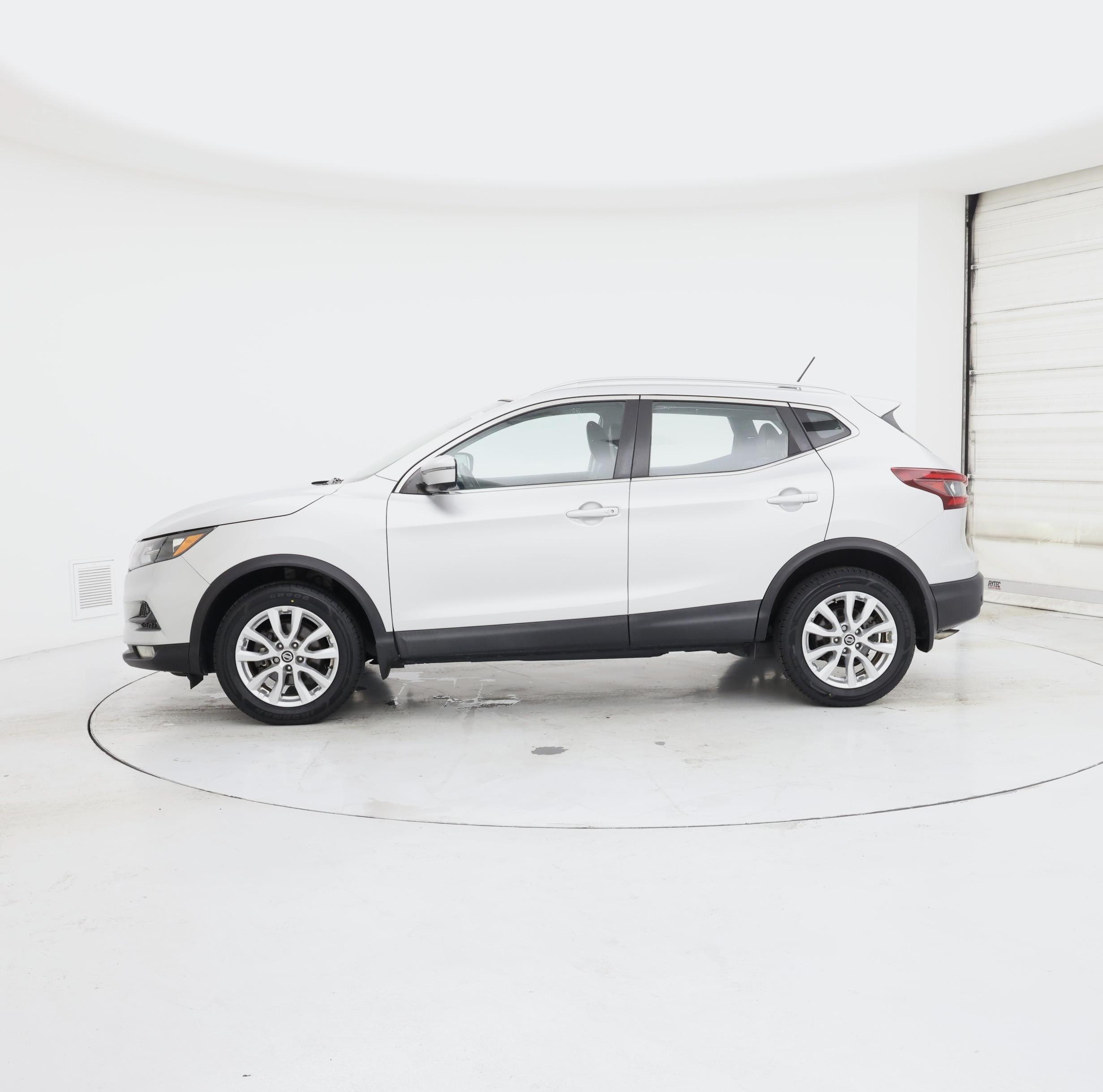 Thumbnail: 2022 Nissan Rogue Sport - 3