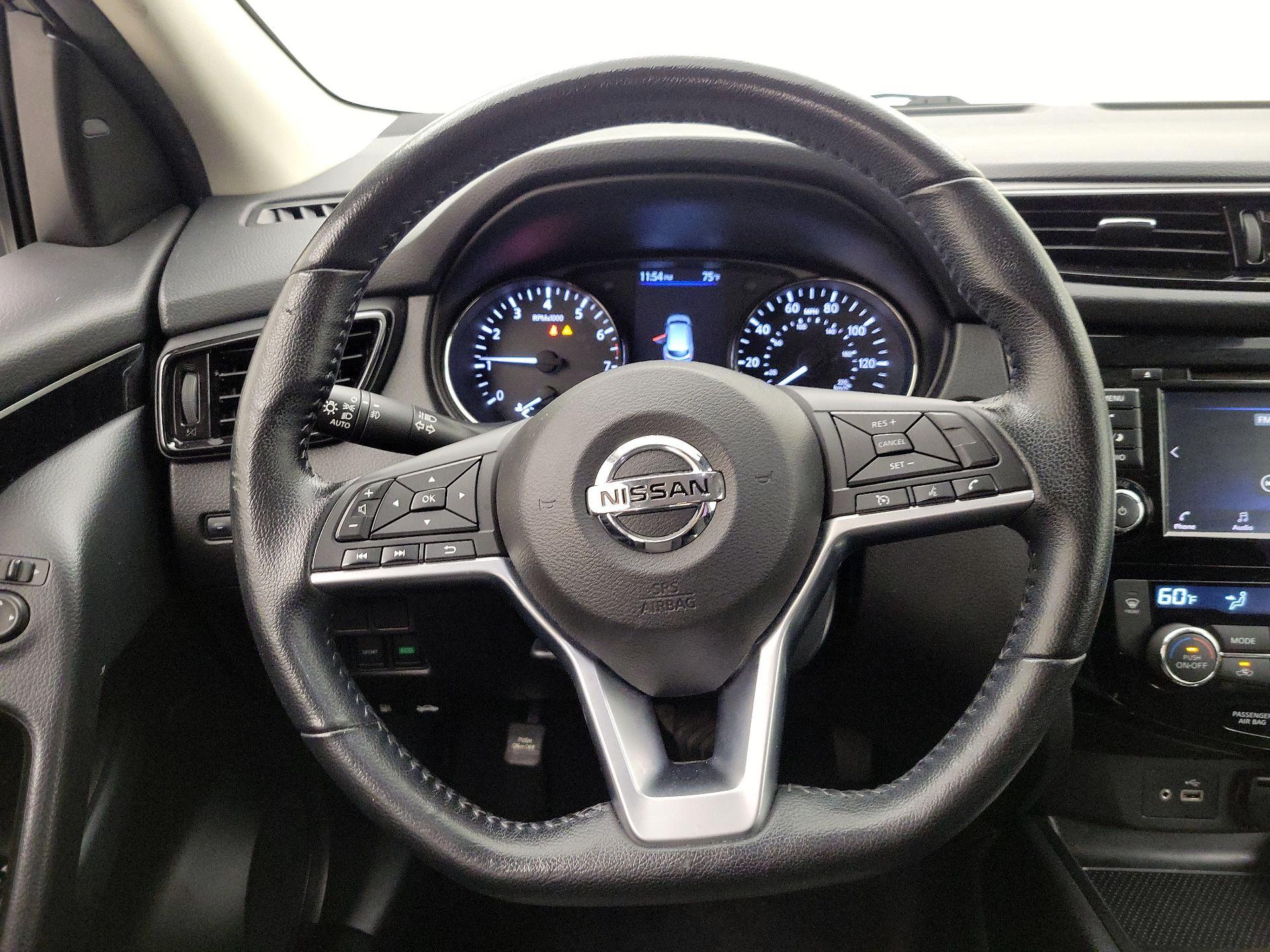 Thumbnail: 2022 Nissan Rogue Sport - 10