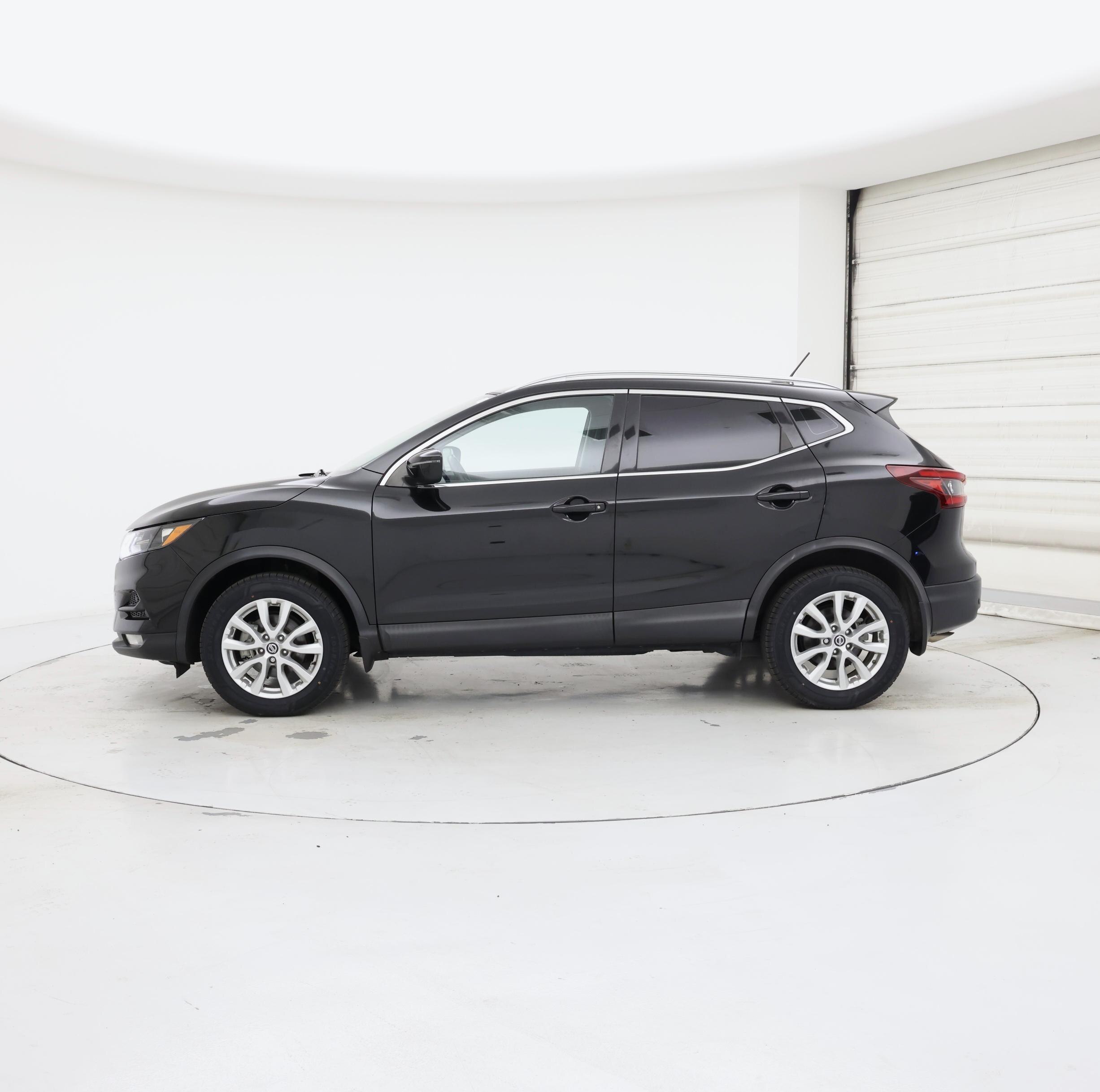 Thumbnail: 2022 Nissan Rogue Sport - 3