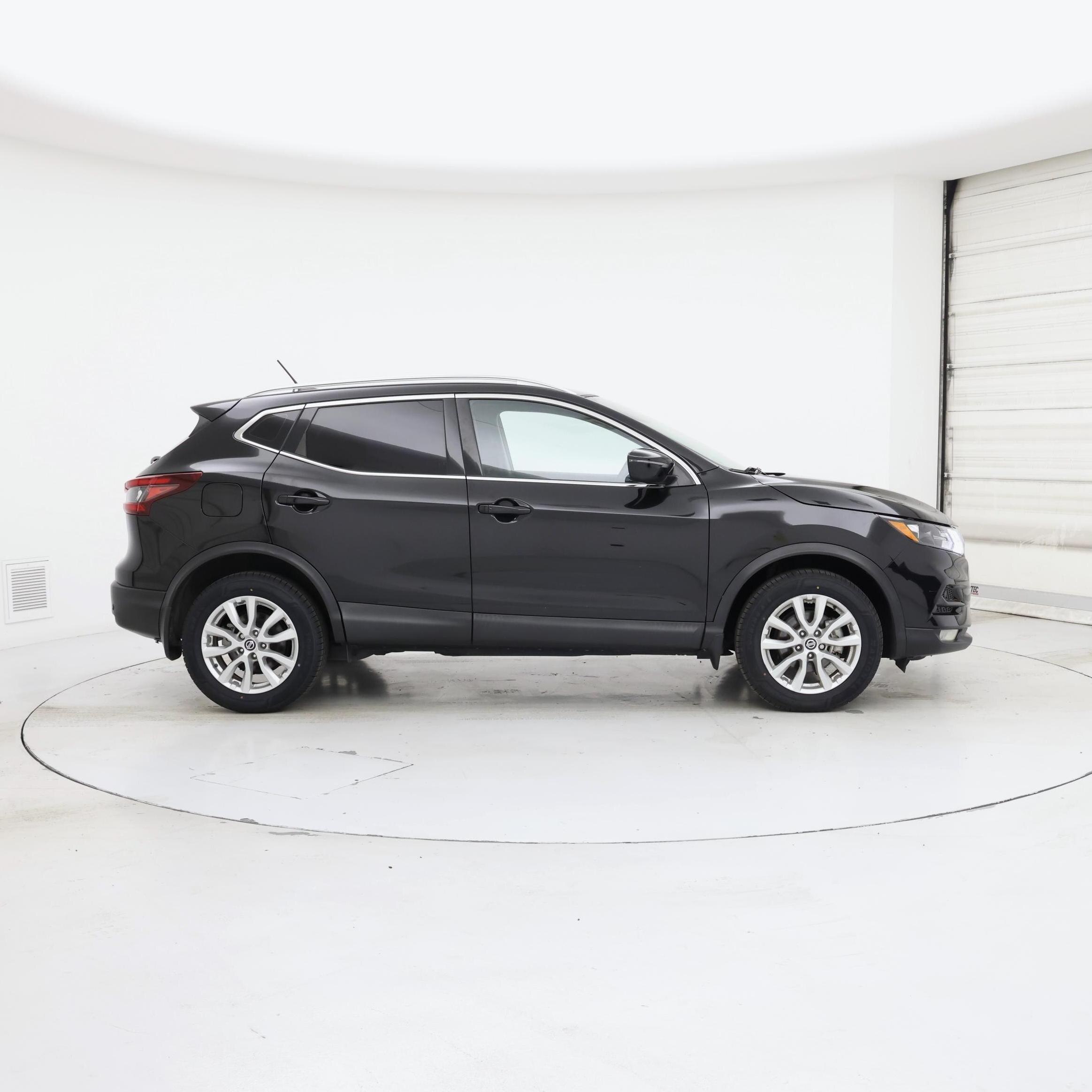 Thumbnail: 2022 Nissan Rogue Sport - 7