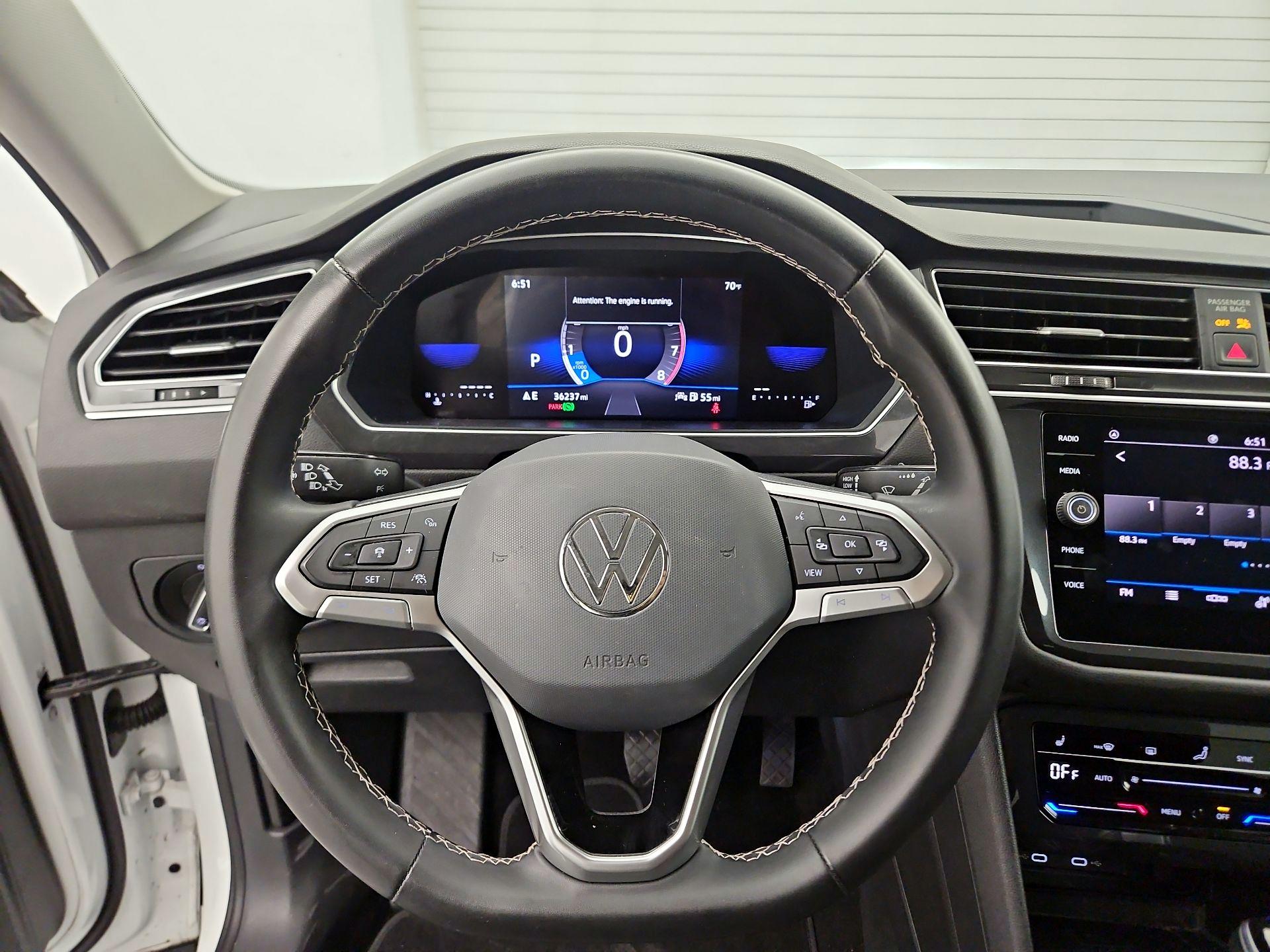 Thumbnail: 2023 Volkswagen Tiguan - 10