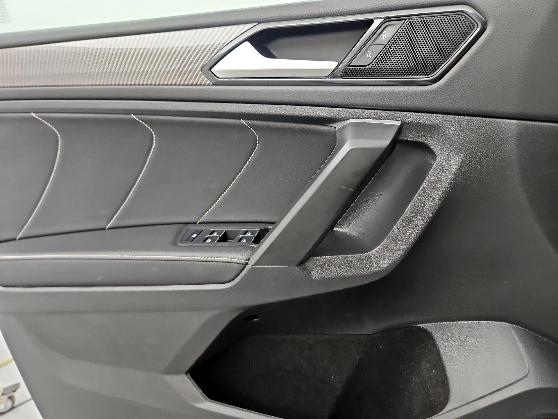 Thumbnail: 2023 Volkswagen Tiguan - 12