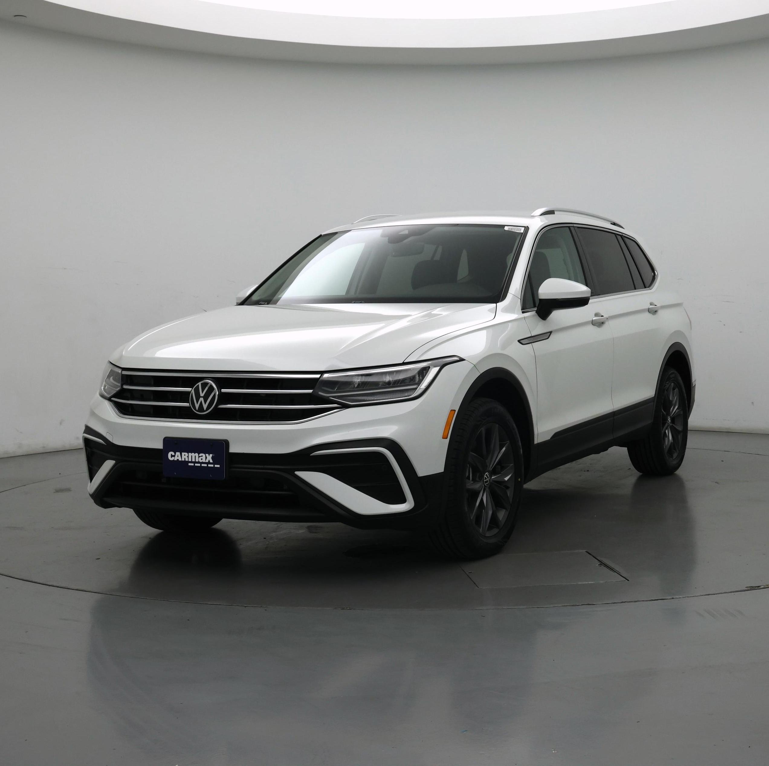 Thumbnail: 2023 Volkswagen Tiguan - 4