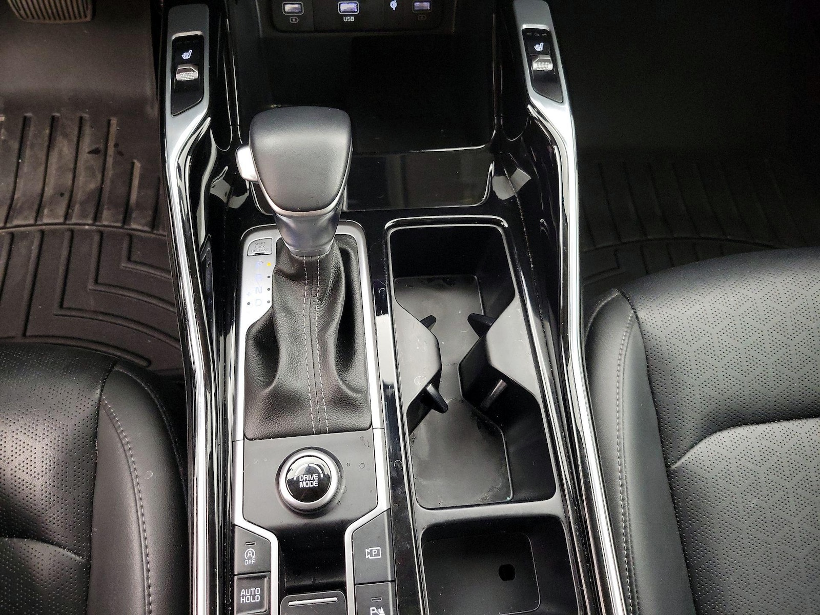 2023 Hyundai Venue Limited - Photo 18