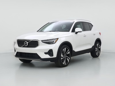 2025 Volvo XC40 B5 Plus Dark Theme