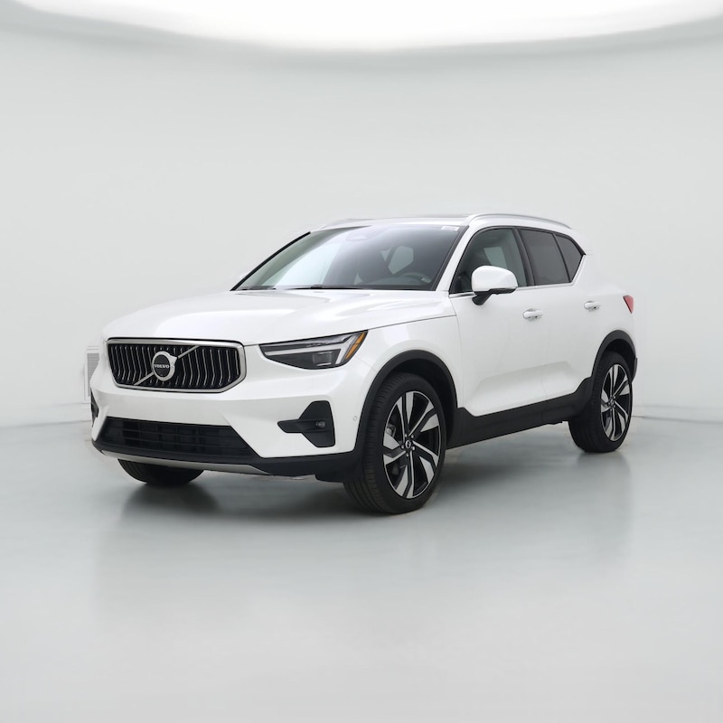 2025 Volvo XC40 B5 Plus Dark Theme