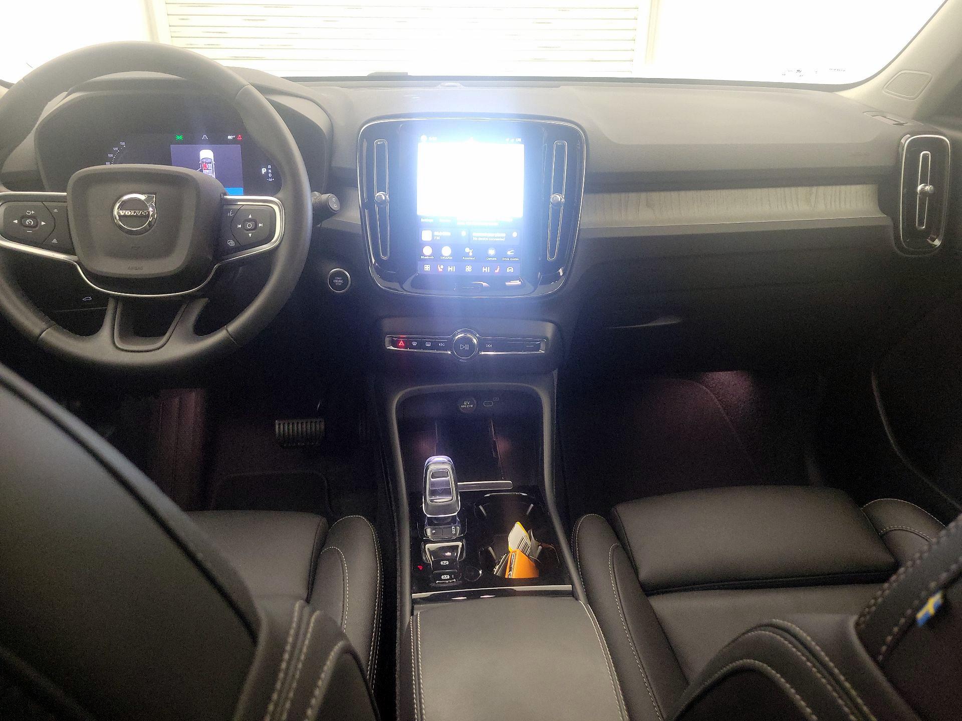 Thumbnail: 2025 Volvo XC40 - 9