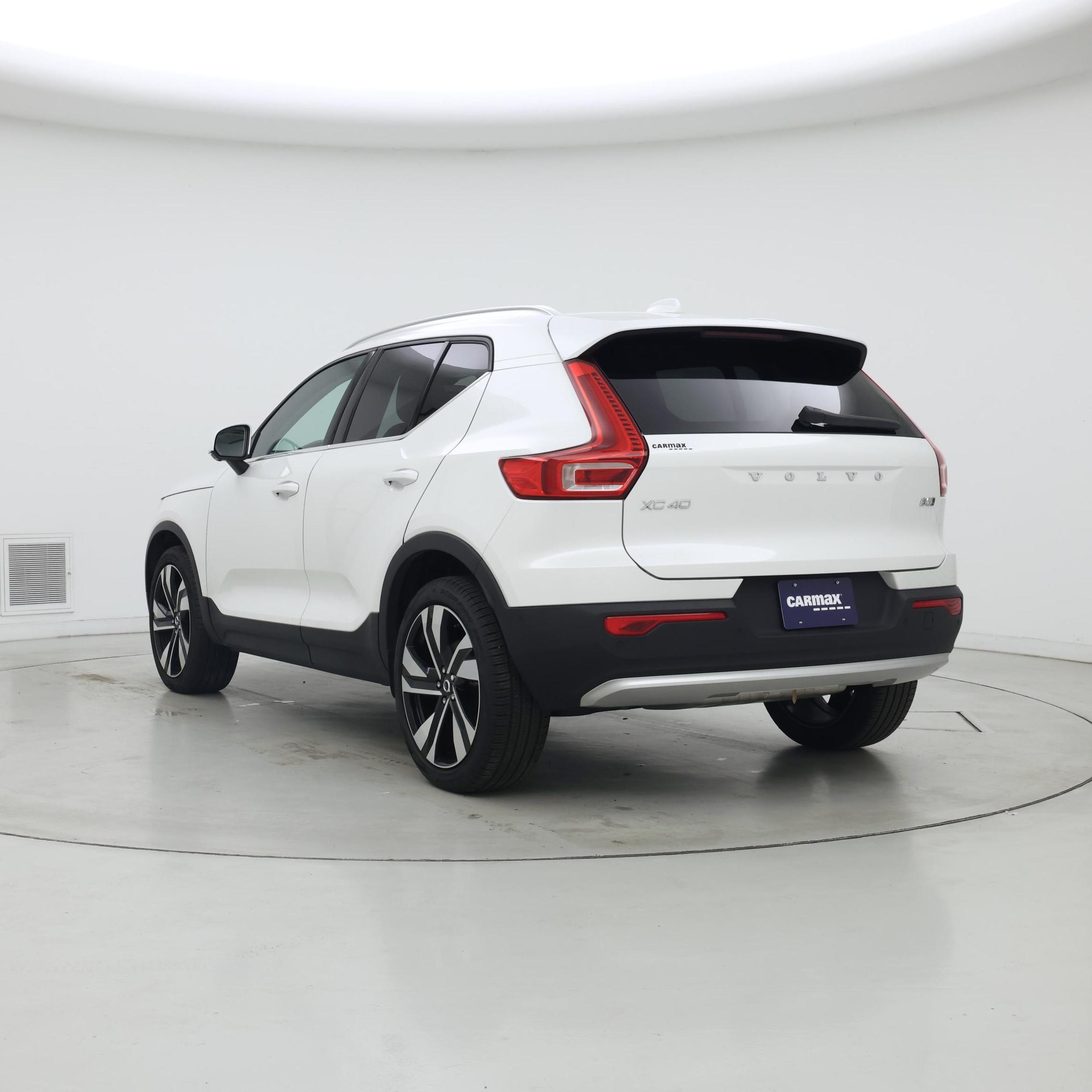 Thumbnail: 2025 Volvo XC40 - 3