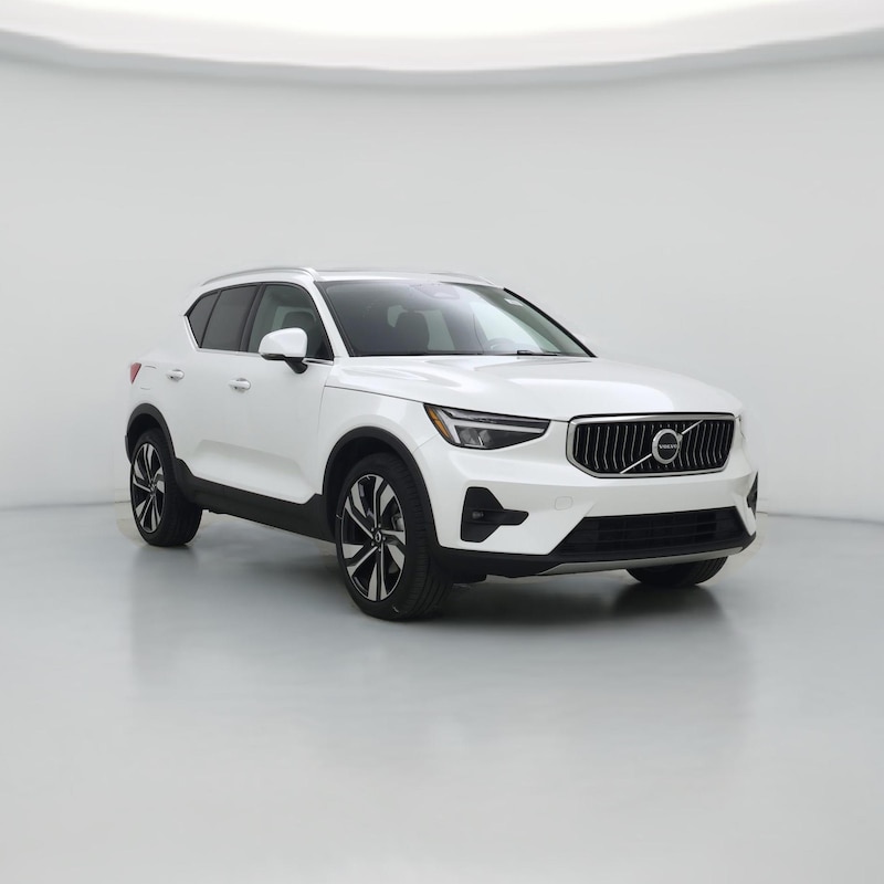 2023 Volvo XC40 B5 Plus Bright Theme