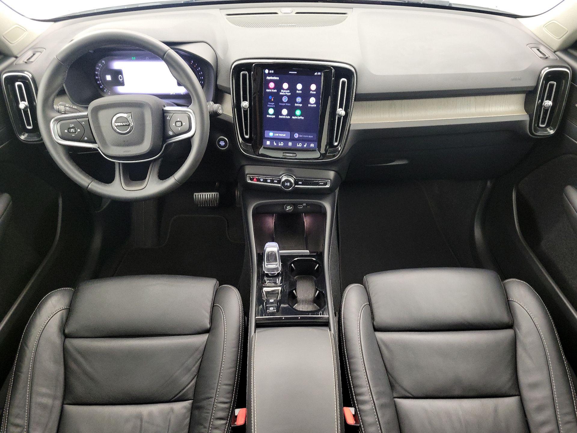 Thumbnail: 2023 Volvo XC40 - 9