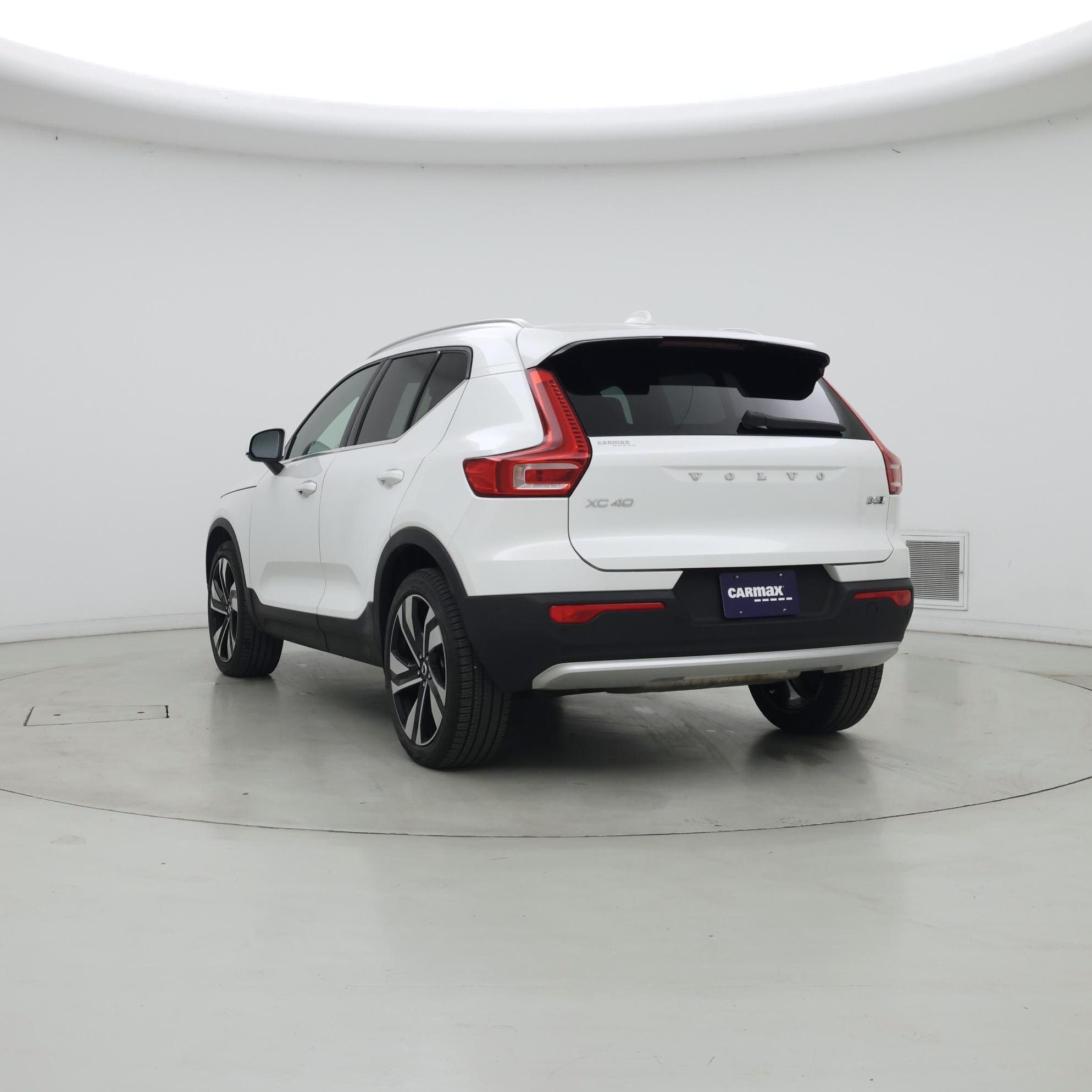Thumbnail: 2023 Volvo XC40 - 2