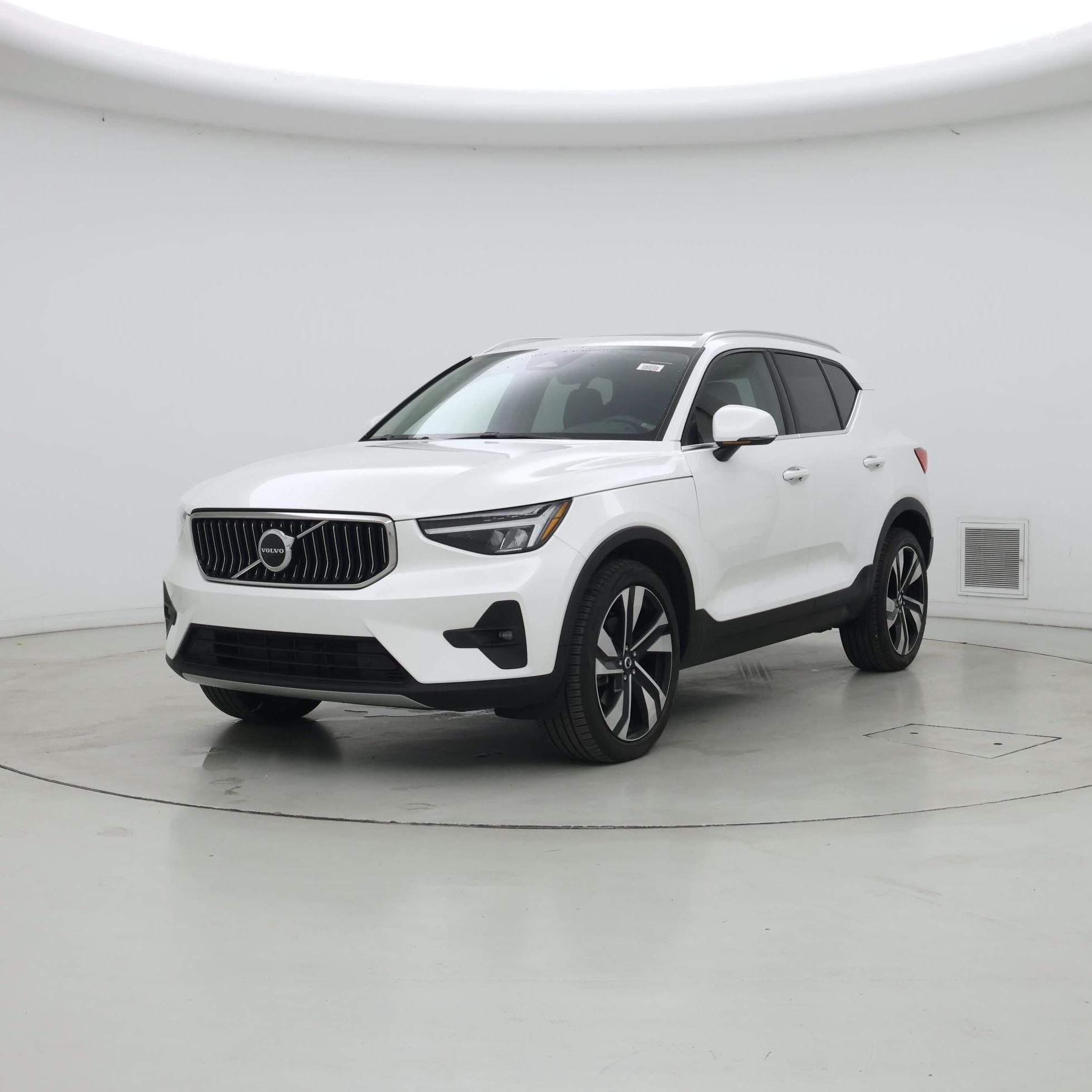 Thumbnail: 2023 Volvo XC40 - 4
