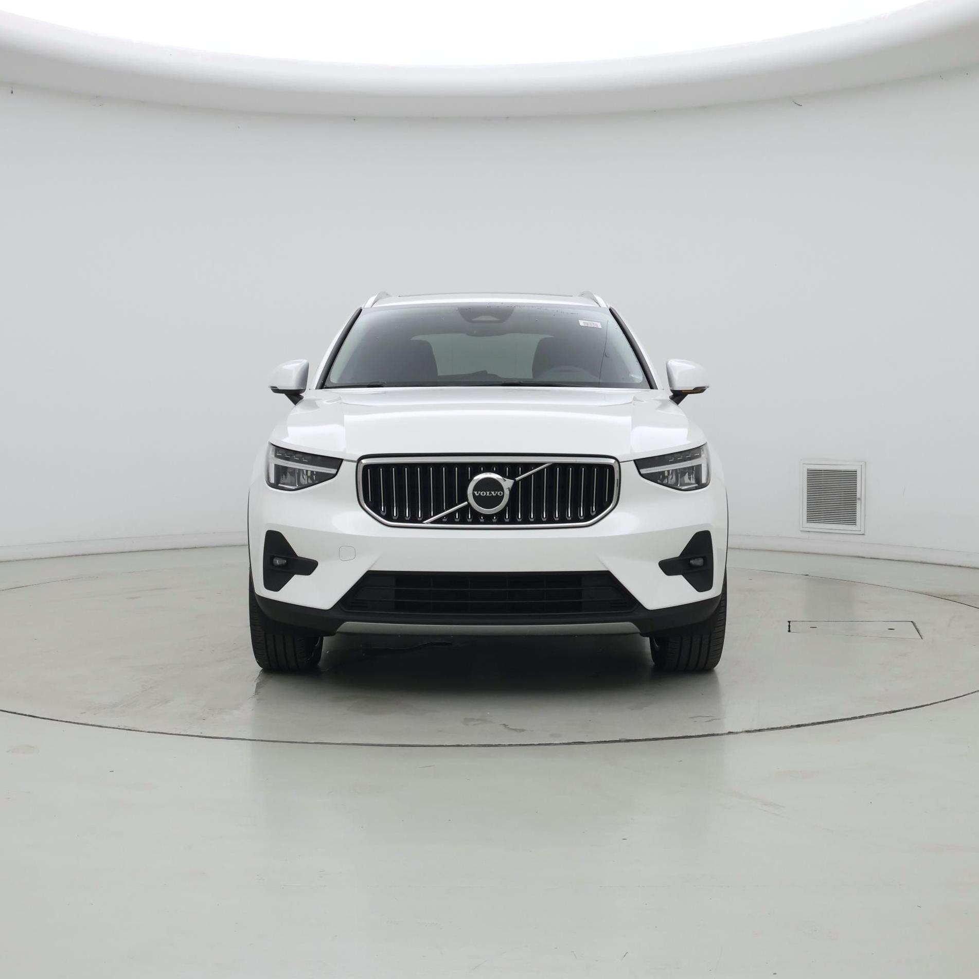 Thumbnail: 2023 Volvo XC40 - 5