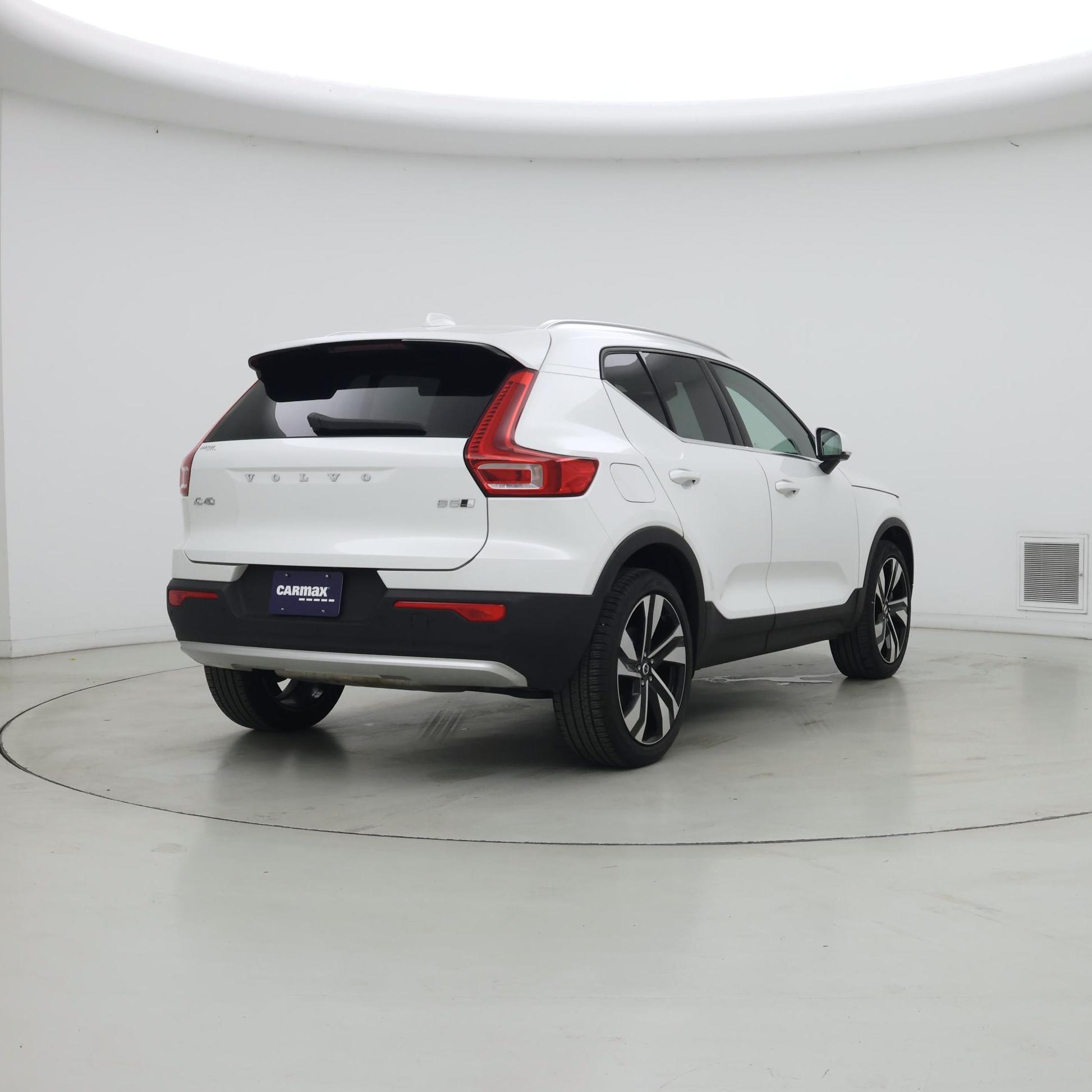 Thumbnail: 2023 Volvo XC40 - 8
