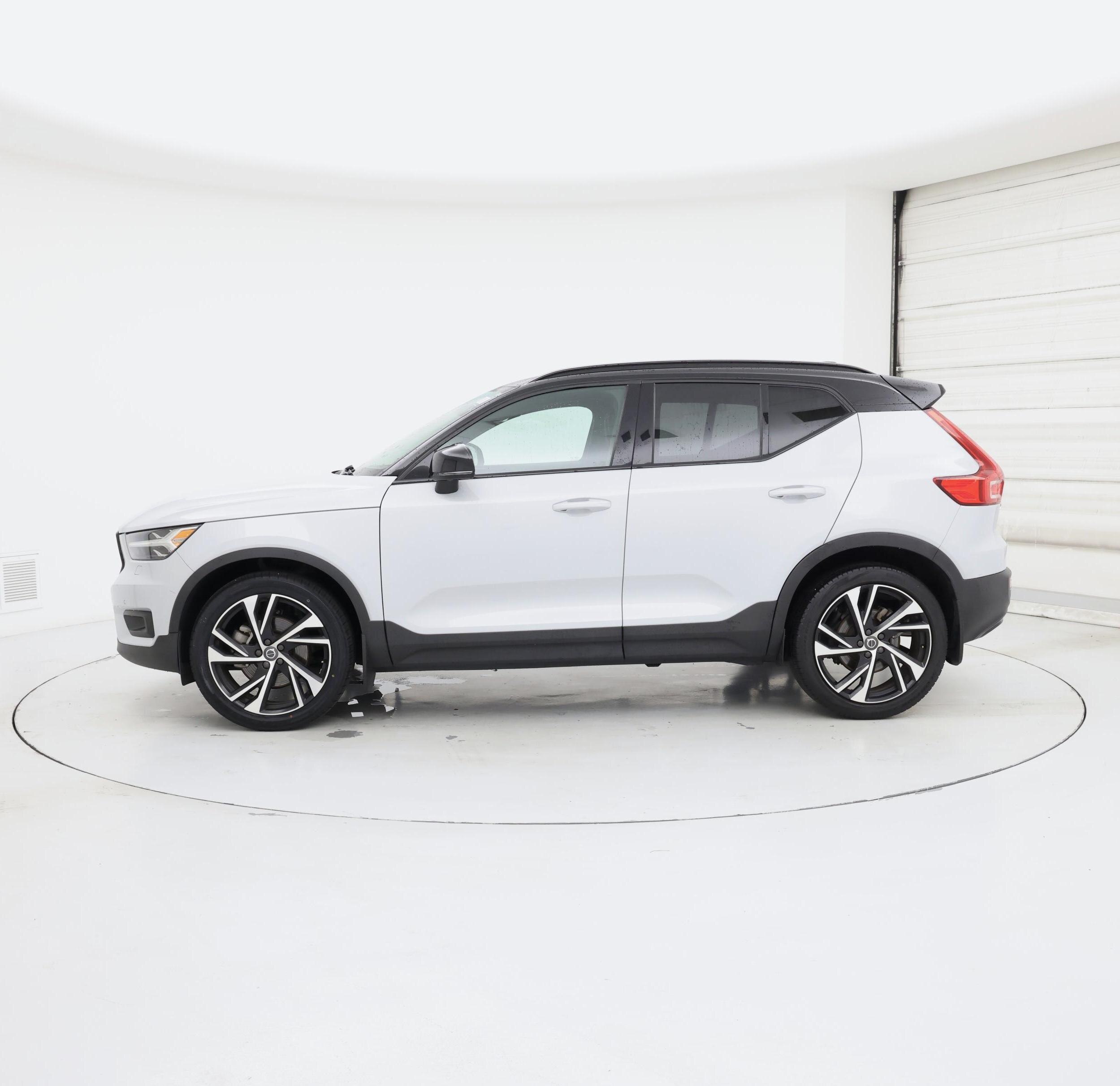 Thumbnail: 2021 Volvo XC40 - 3