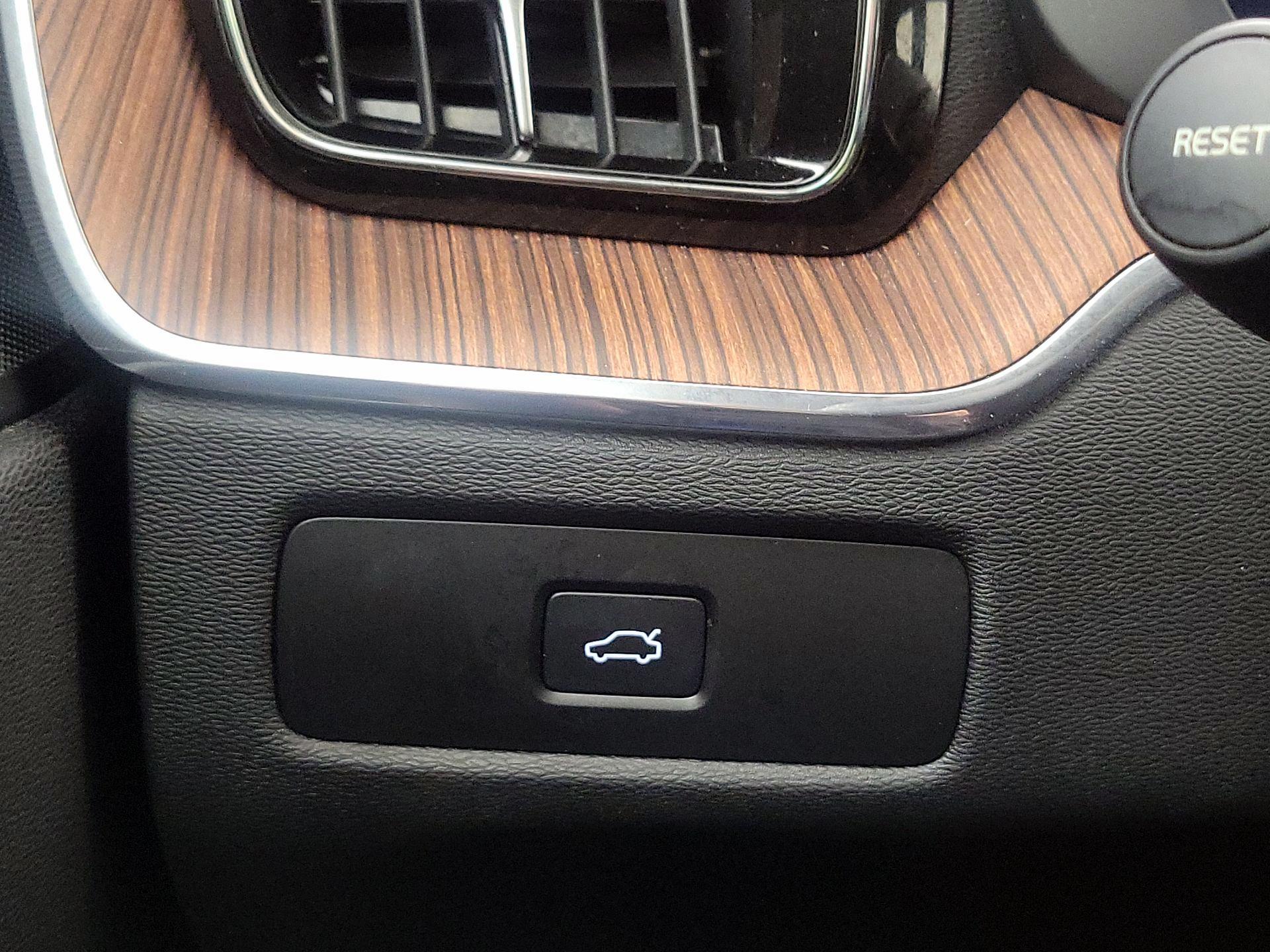 Thumbnail: 2024 Volvo XC60 - 13