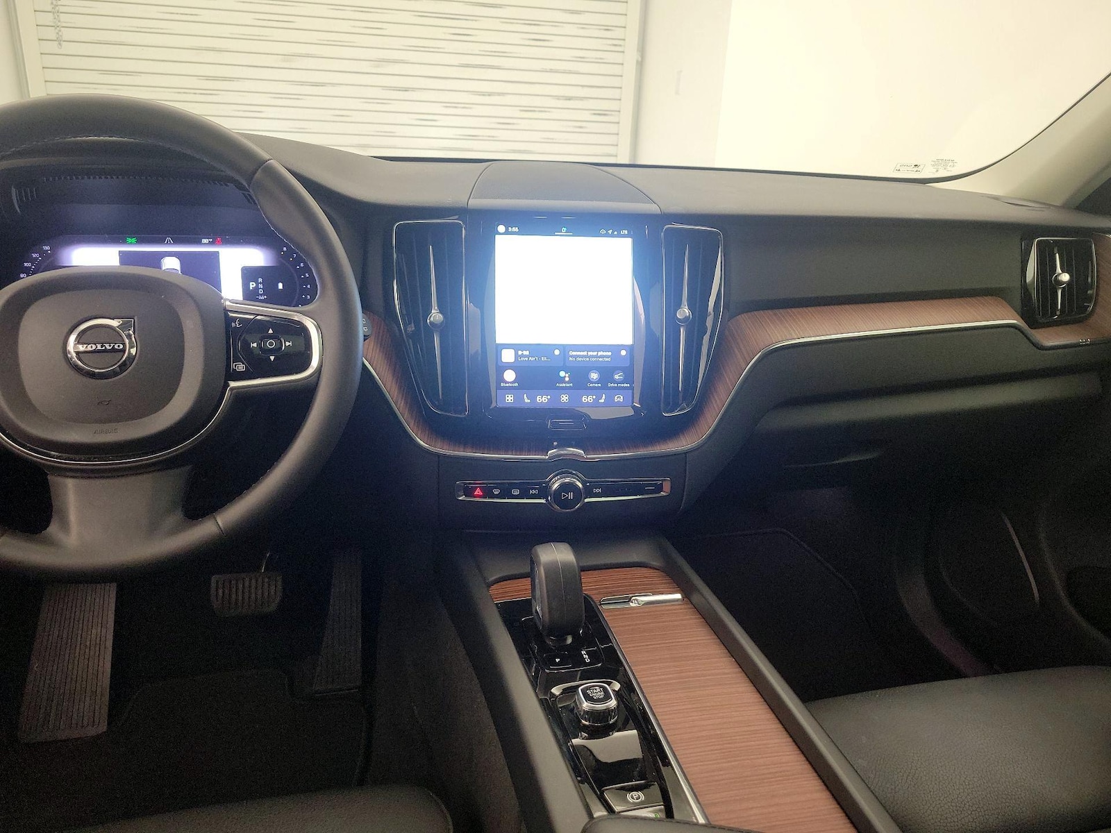 2024 Volvo XC60 Plus - Photo 10