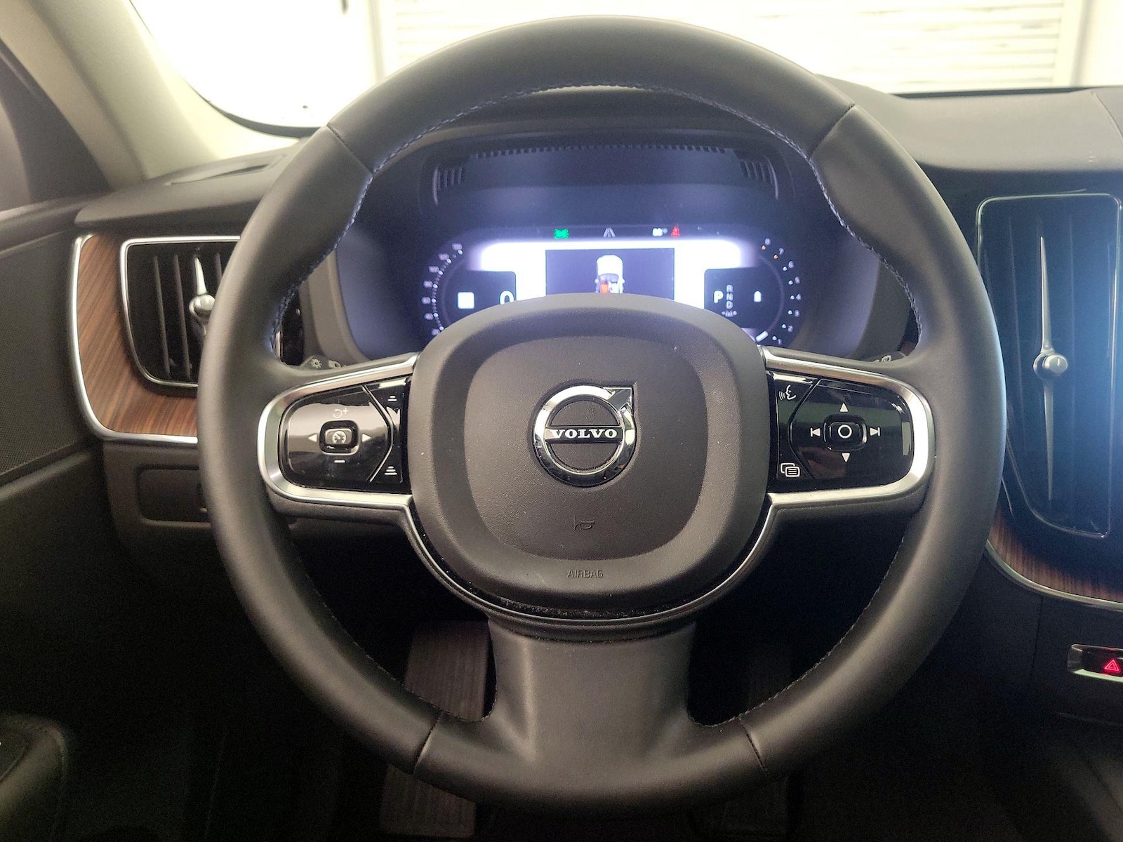 2024 Volvo XC60 Plus - Photo 11