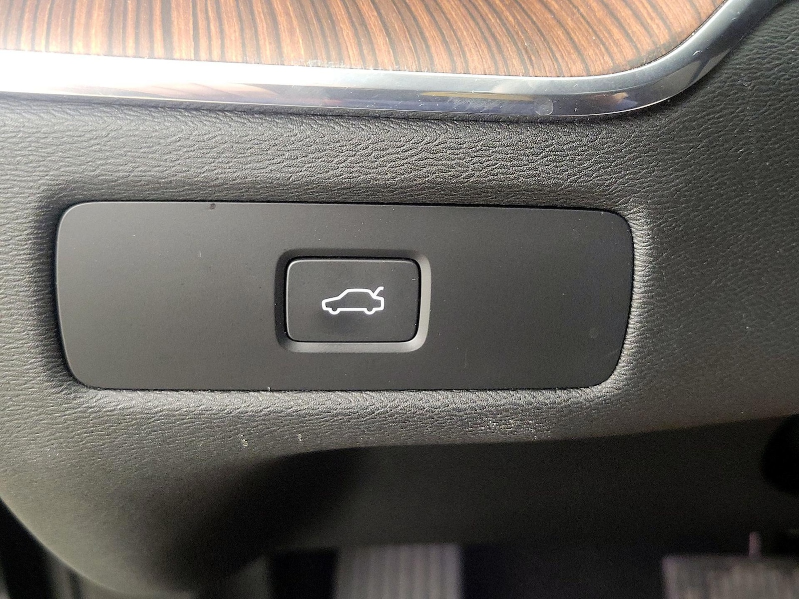 2024 Volvo XC60 Plus - Photo 14