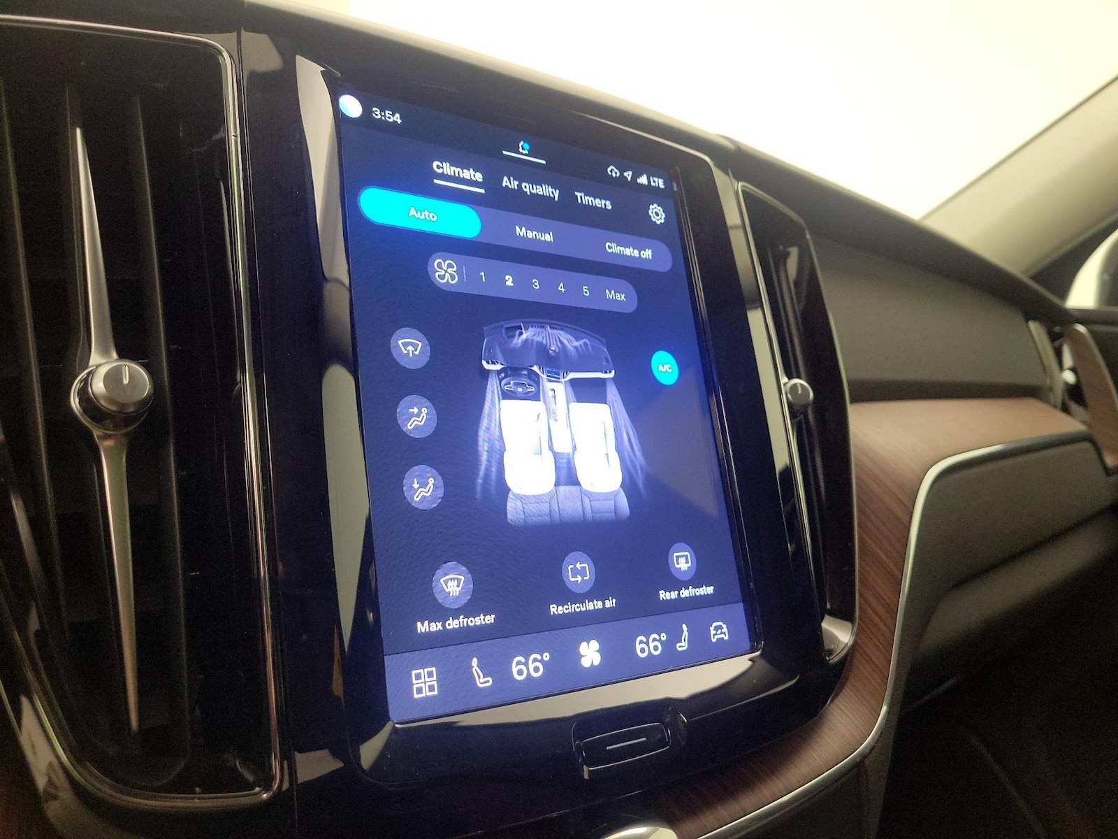 2024 Volvo XC60 Plus - Photo 18
