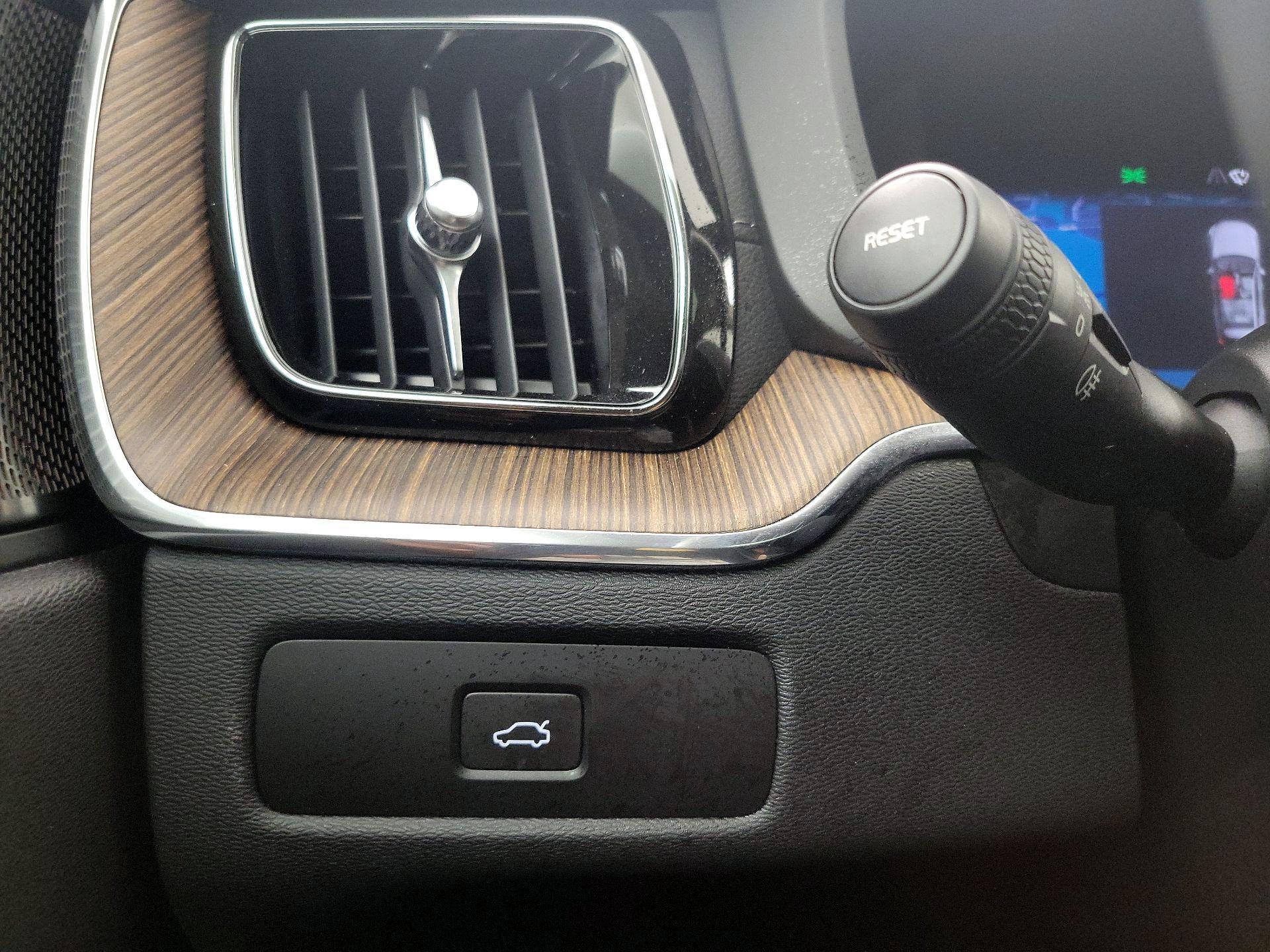 Thumbnail: 2023 Volvo XC60 - 13