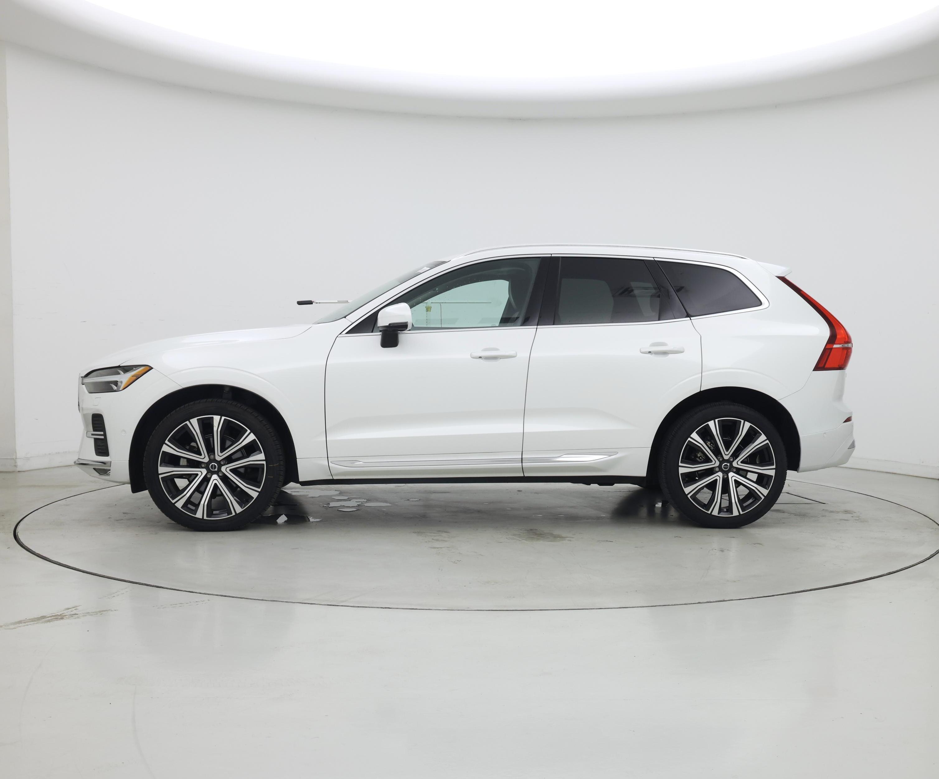 Thumbnail: 2023 Volvo XC60 - 3