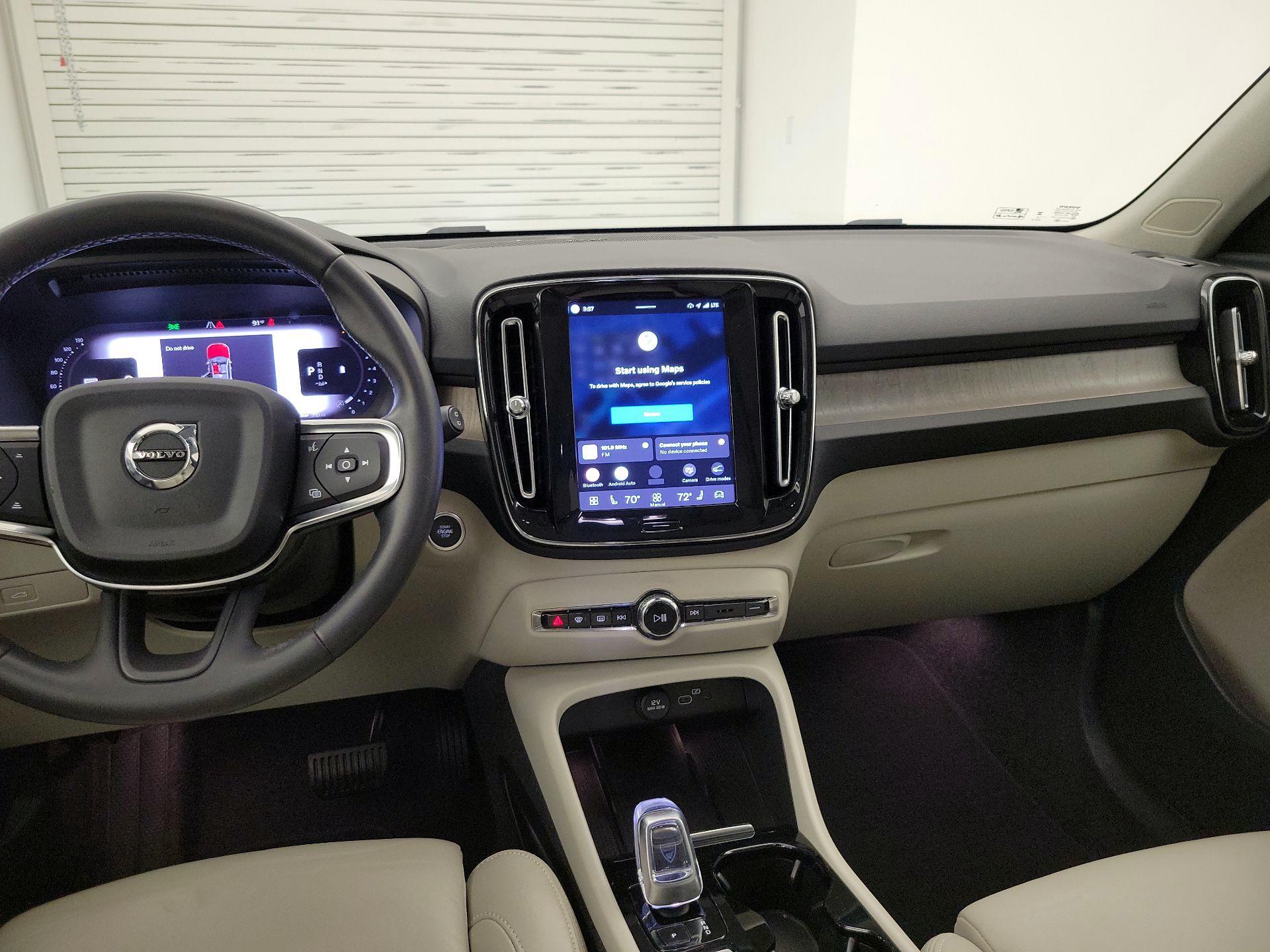 Thumbnail: 2023 Volvo XC40 - 9